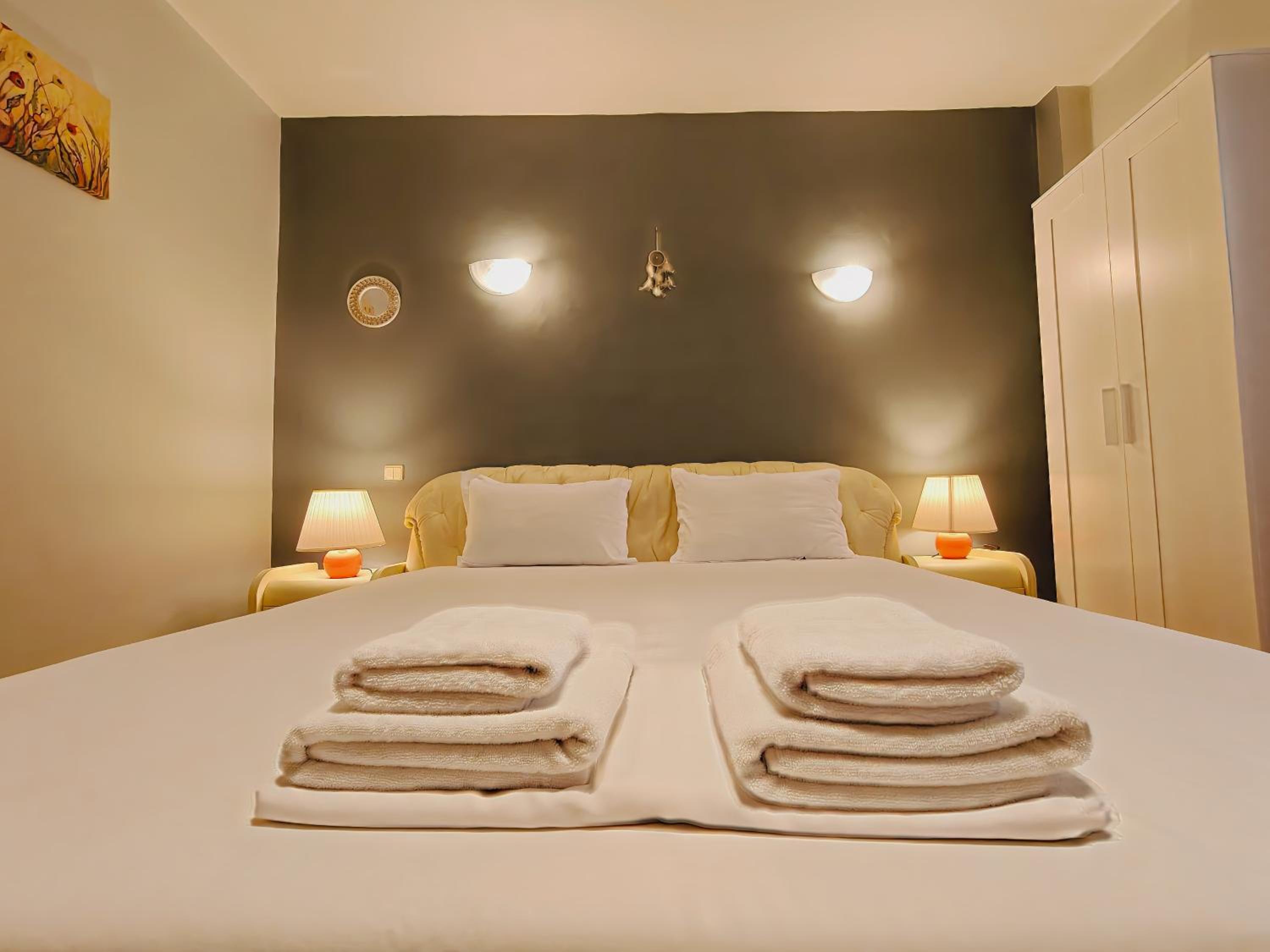 Balcesti Design Apartments - Walk to Old Town - Pumo Properties