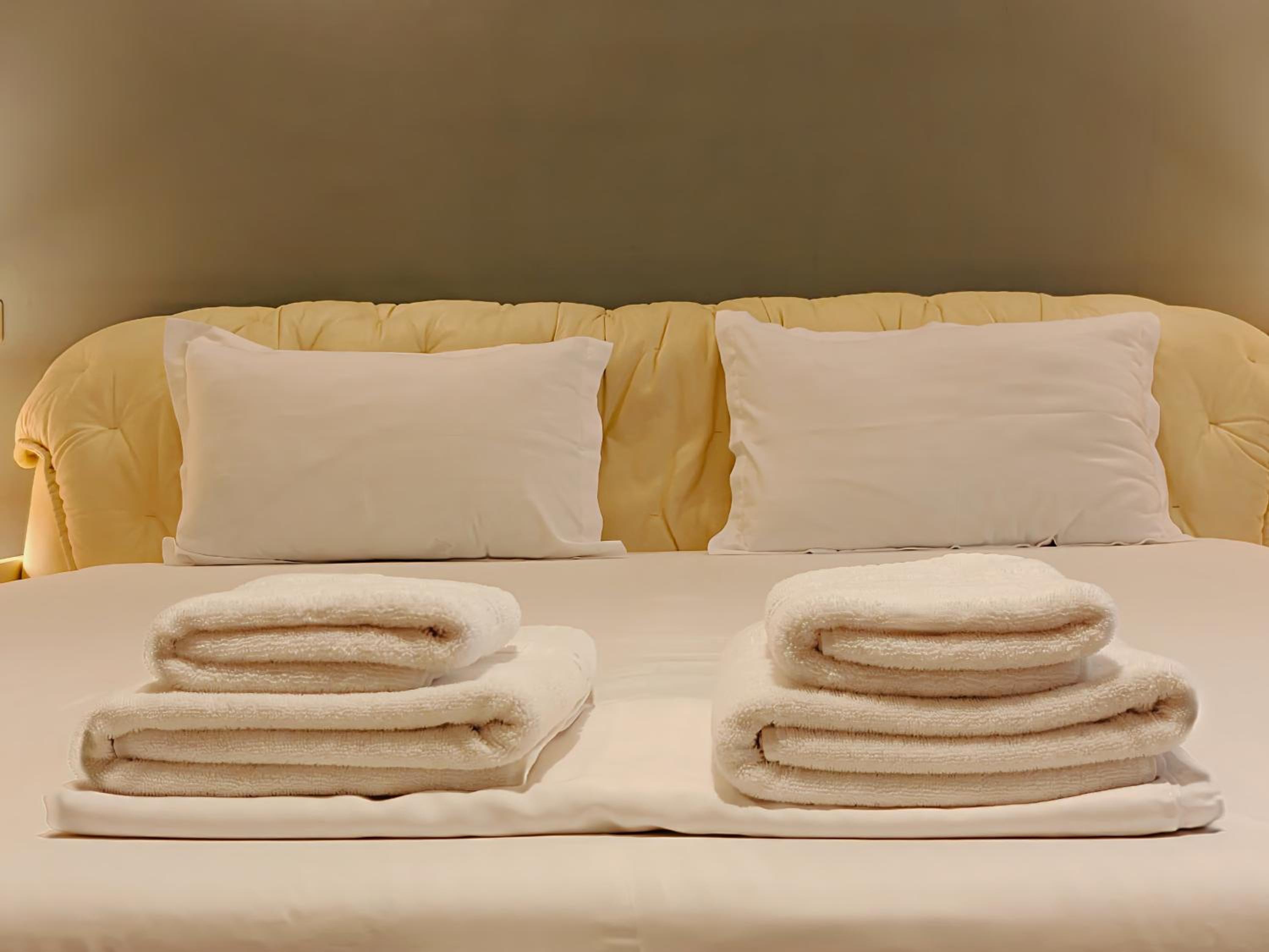 Balcesti Design Apartments - Walk to Old Town - Pumo Properties