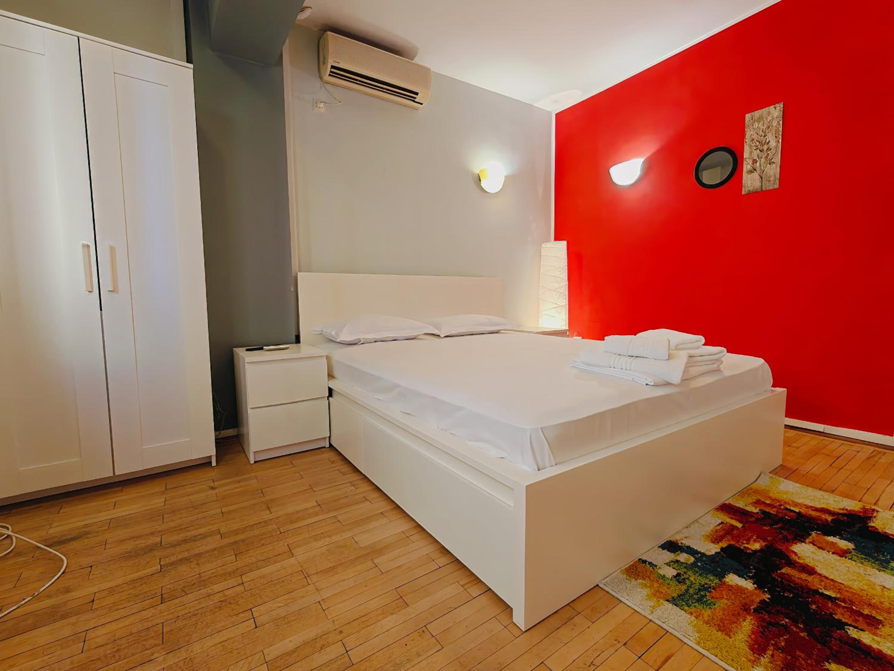 Balcesti Design Apartments - Walk to Old Town - Pumo Properties