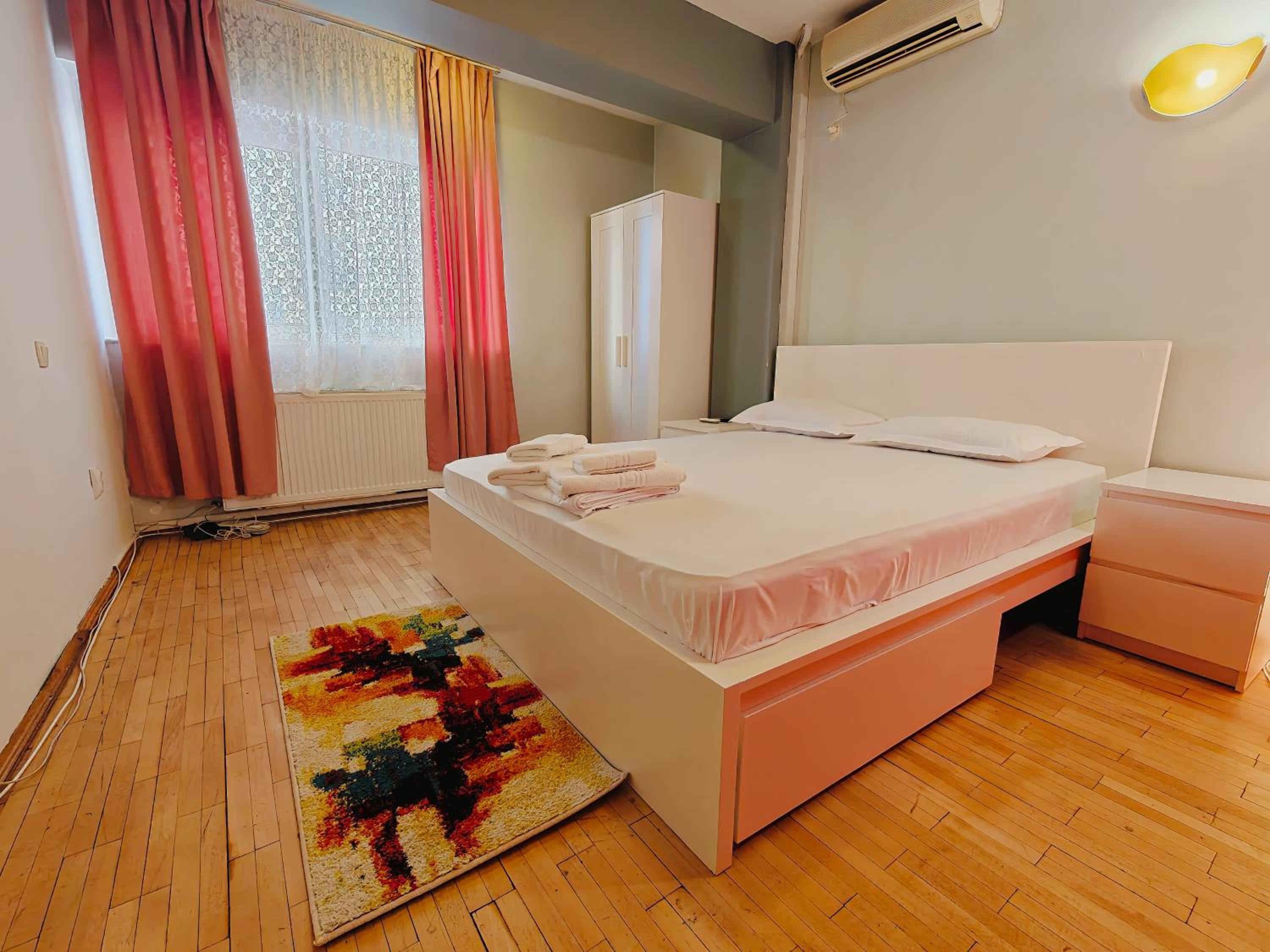 Balcesti Design Apartments - Walk to Old Town - Pumo Properties