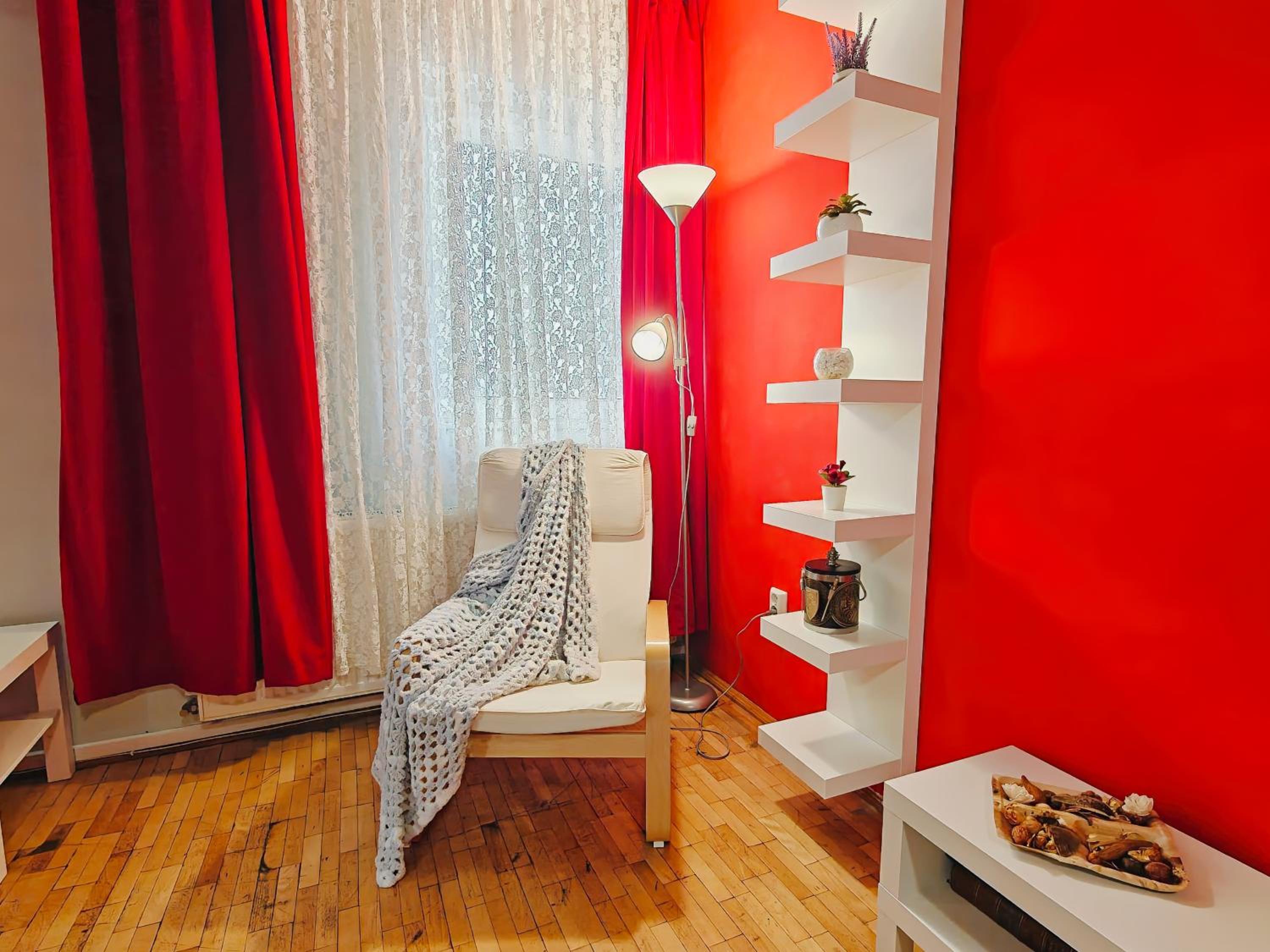 Balcesti Design Apartments - Walk to Old Town - Pumo Properties