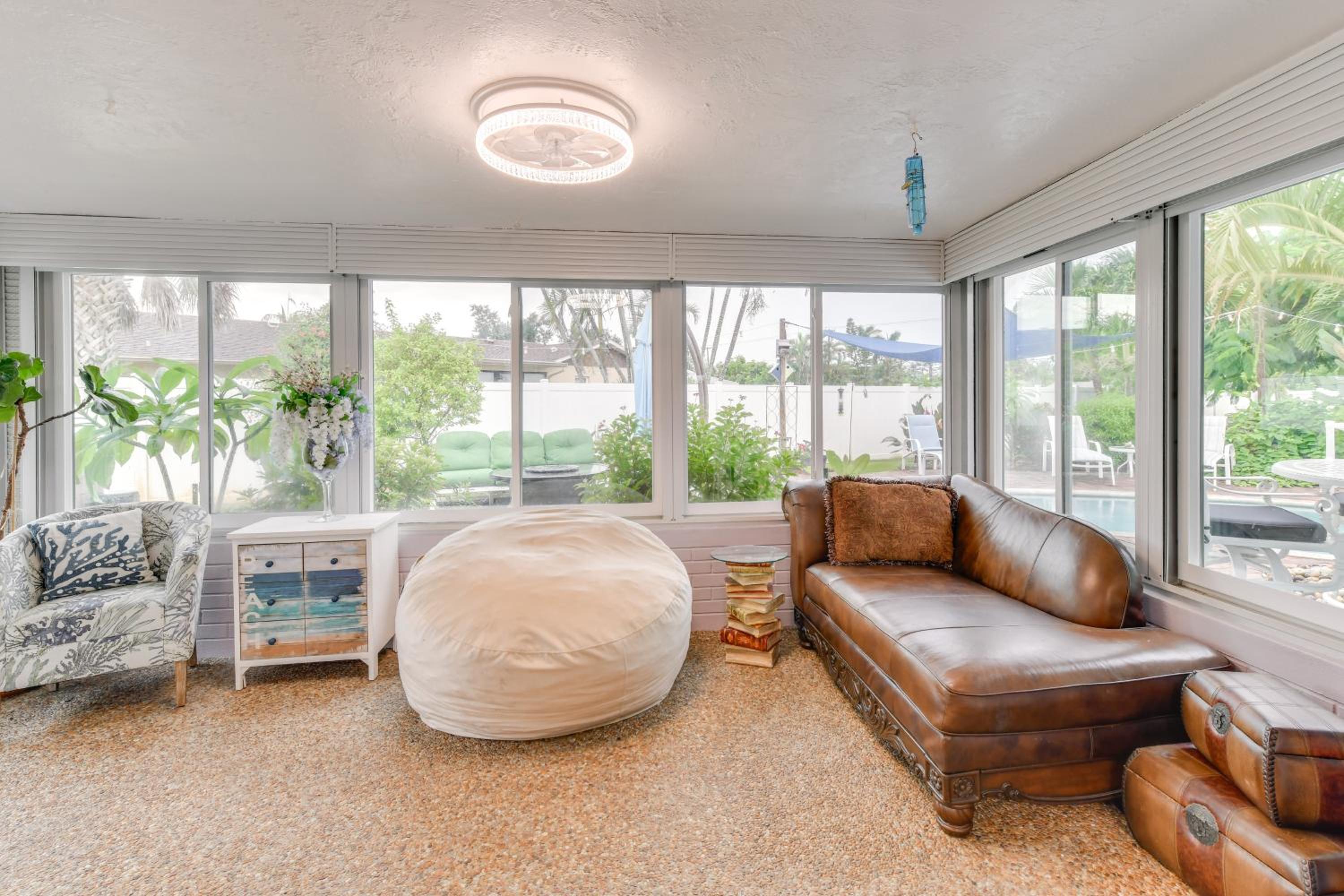 Private Hot Tub, Pool and Yard Modern Bradenton Gem