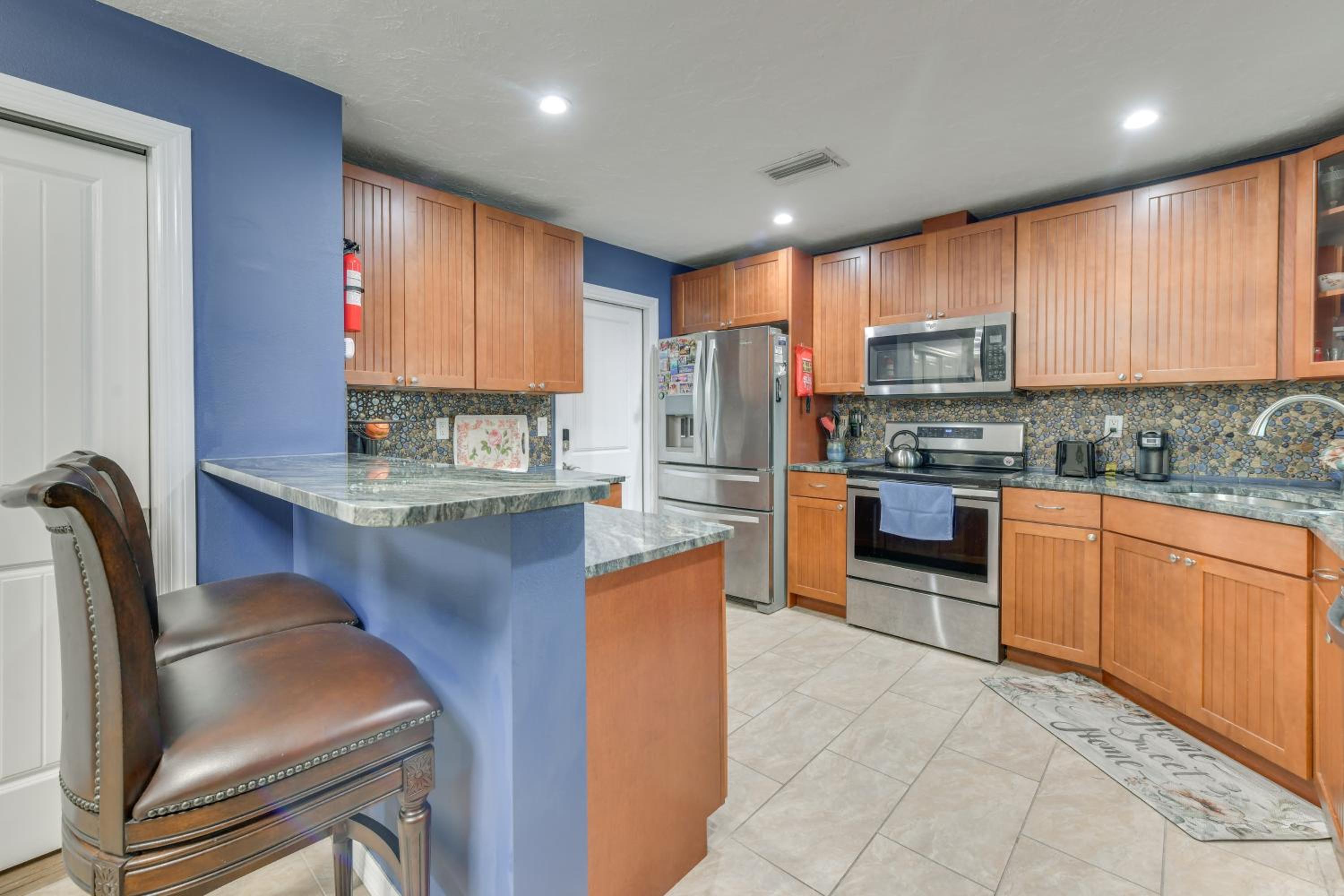 Private Hot Tub, Pool and Yard Modern Bradenton Gem