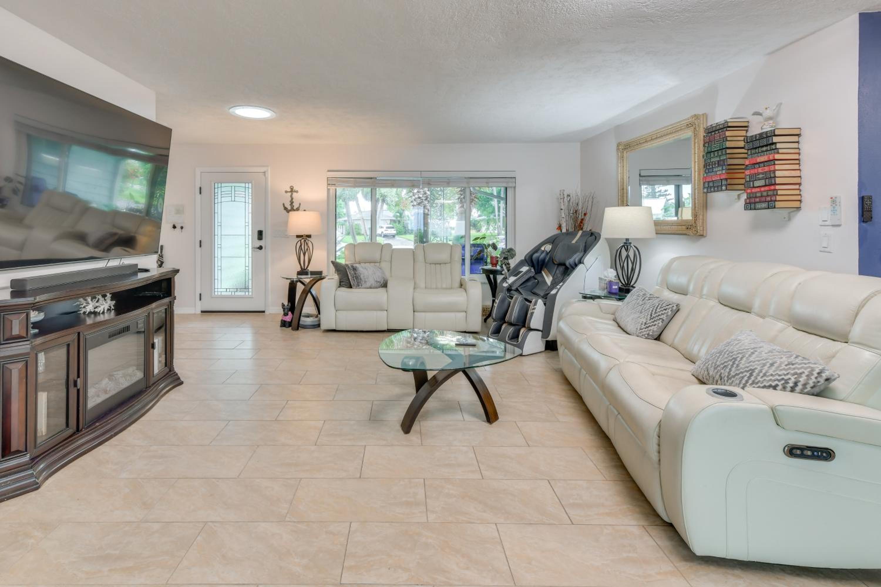 Private Hot Tub, Pool and Yard Modern Bradenton Gem