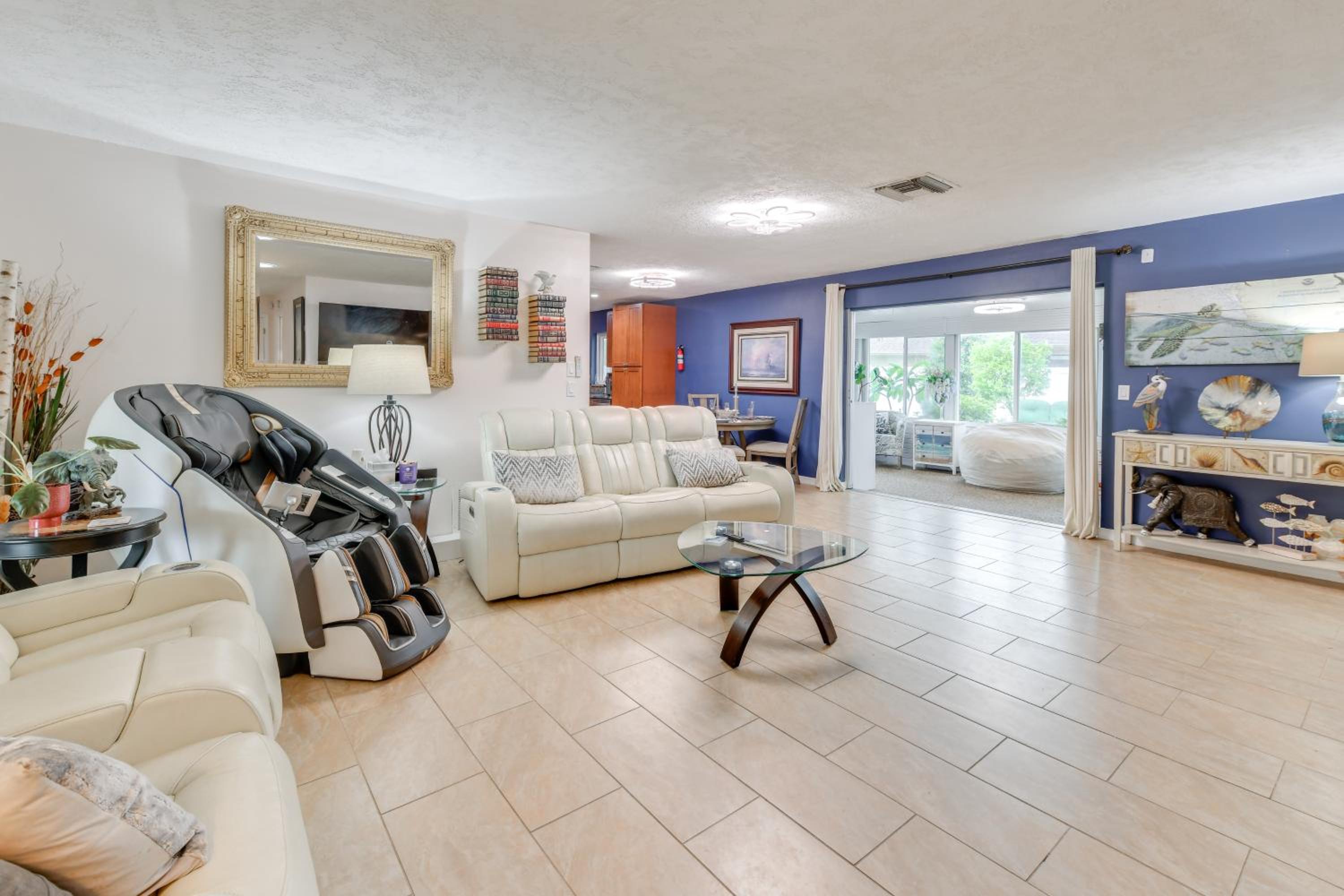 Private Hot Tub, Pool and Yard Modern Bradenton Gem