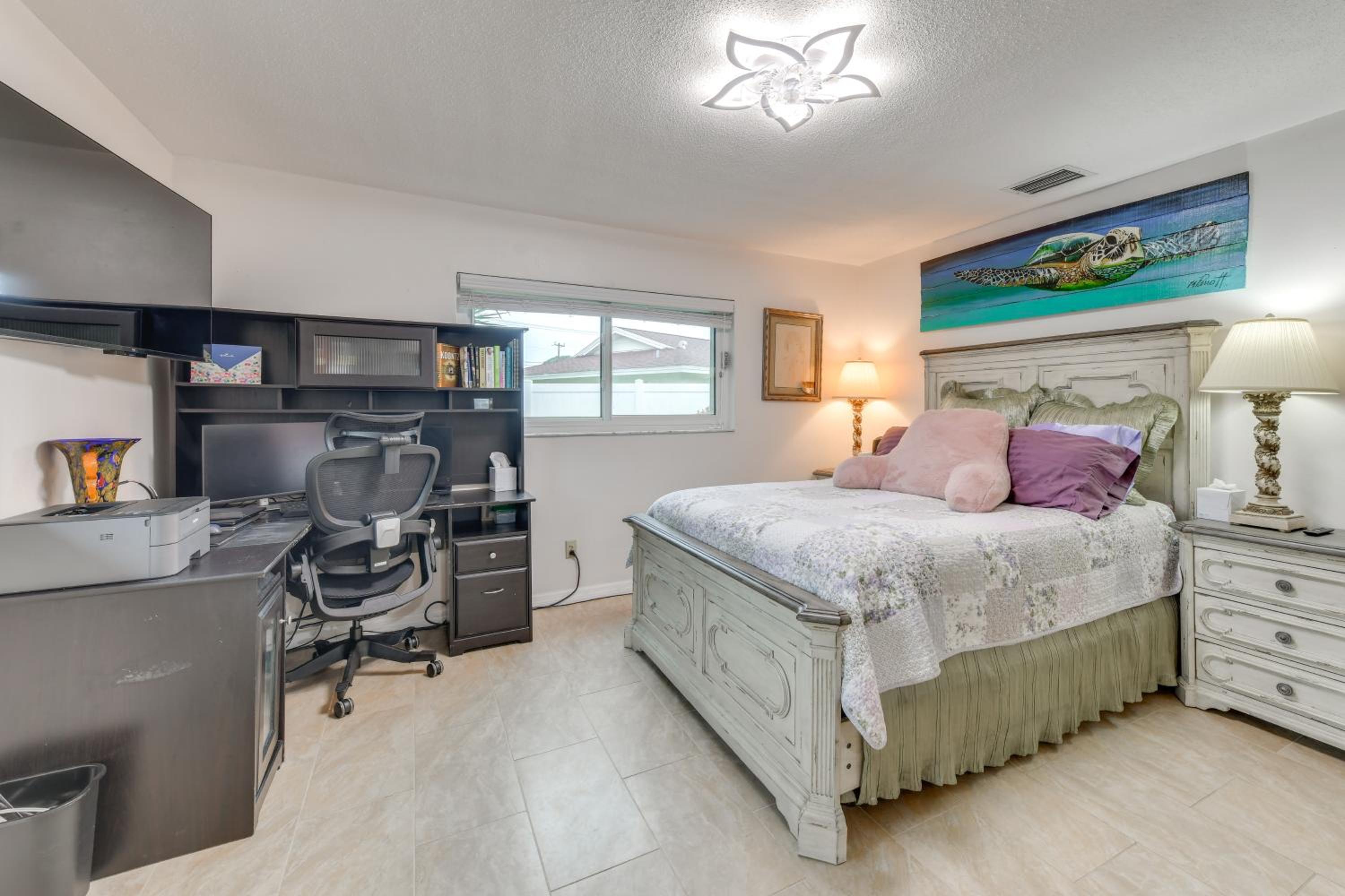 Private Hot Tub, Pool and Yard Modern Bradenton Gem