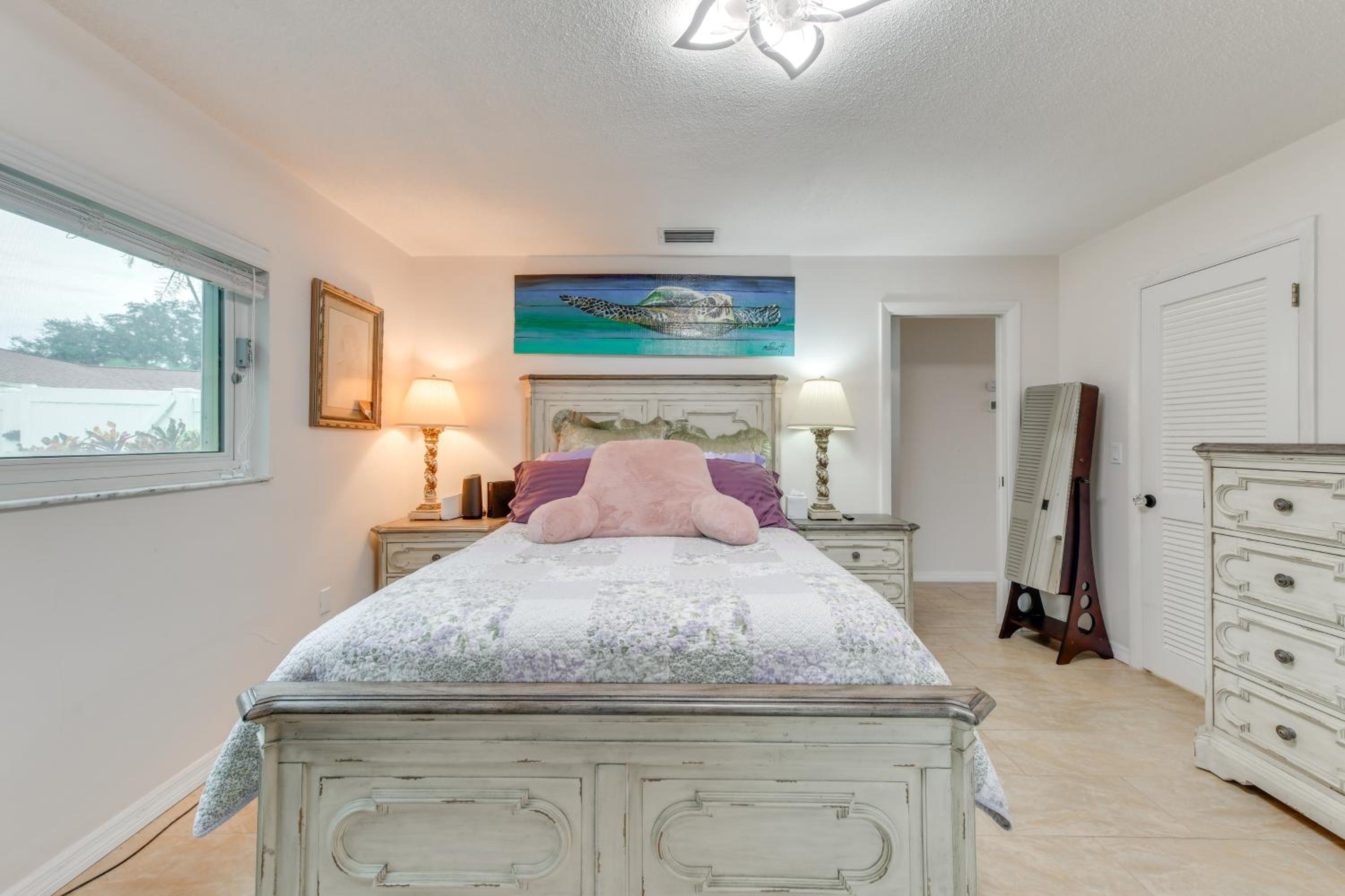 Private Hot Tub, Pool and Yard Modern Bradenton Gem