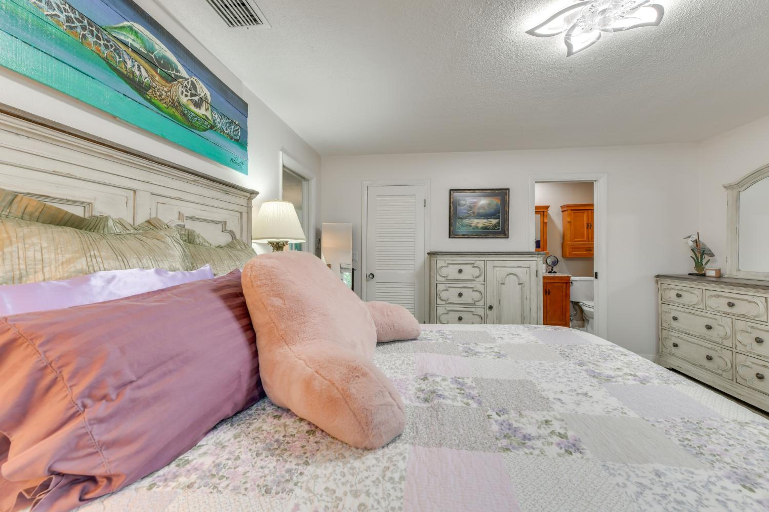 Private Hot Tub, Pool and Yard Modern Bradenton Gem