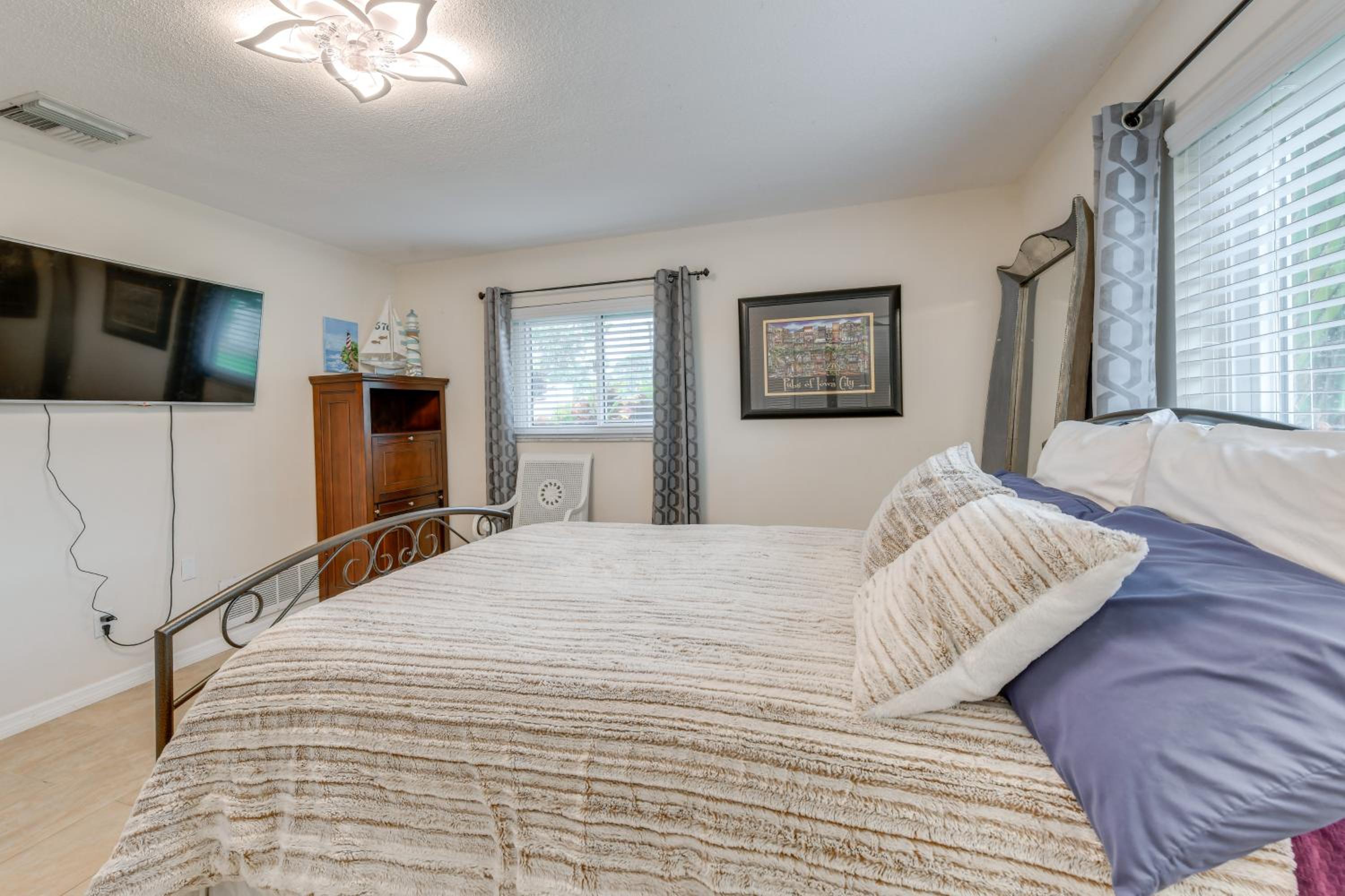 Private Hot Tub, Pool and Yard Modern Bradenton Gem
