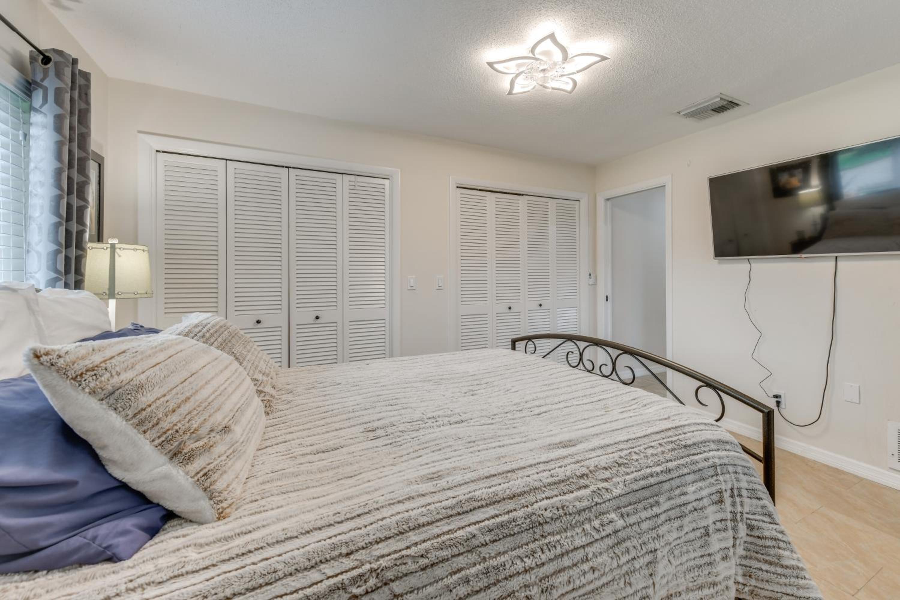 Private Hot Tub, Pool and Yard Modern Bradenton Gem