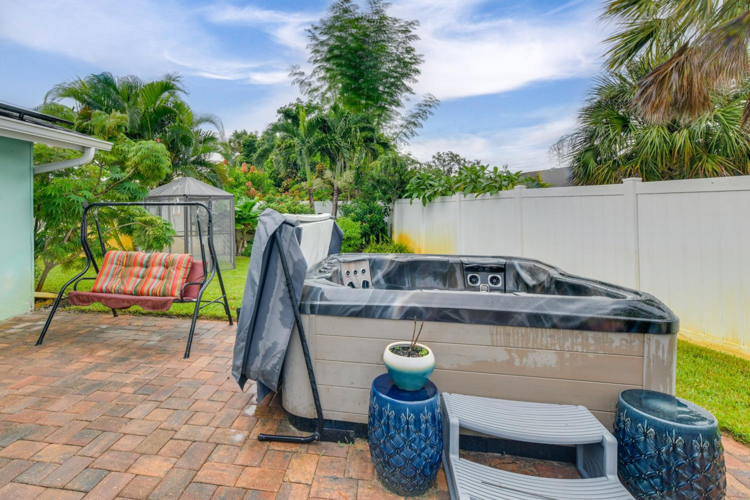 Private Hot Tub, Pool and Yard Modern Bradenton Gem