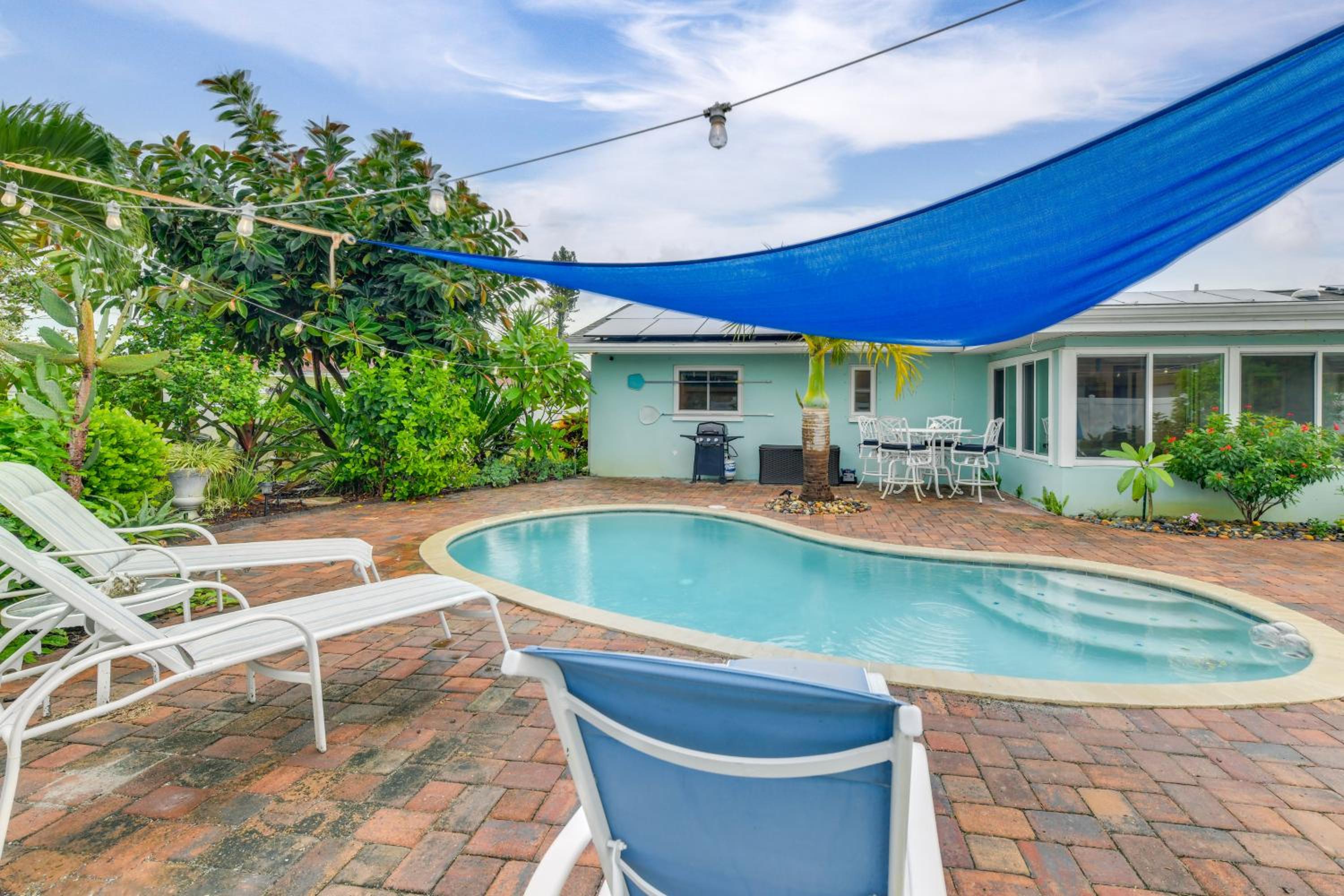 Private Hot Tub, Pool and Yard Modern Bradenton Gem