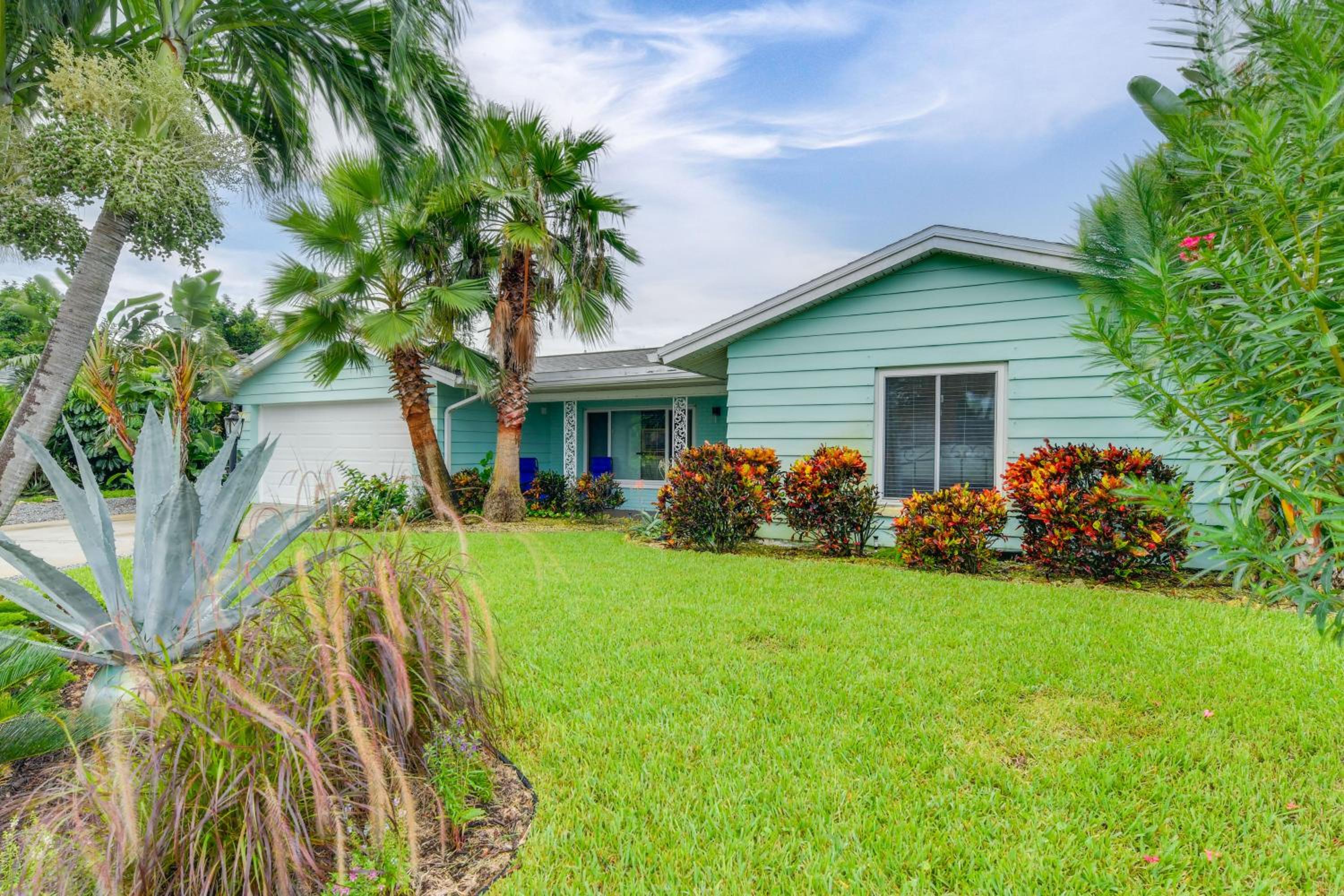 Private Hot Tub, Pool and Yard Modern Bradenton Gem