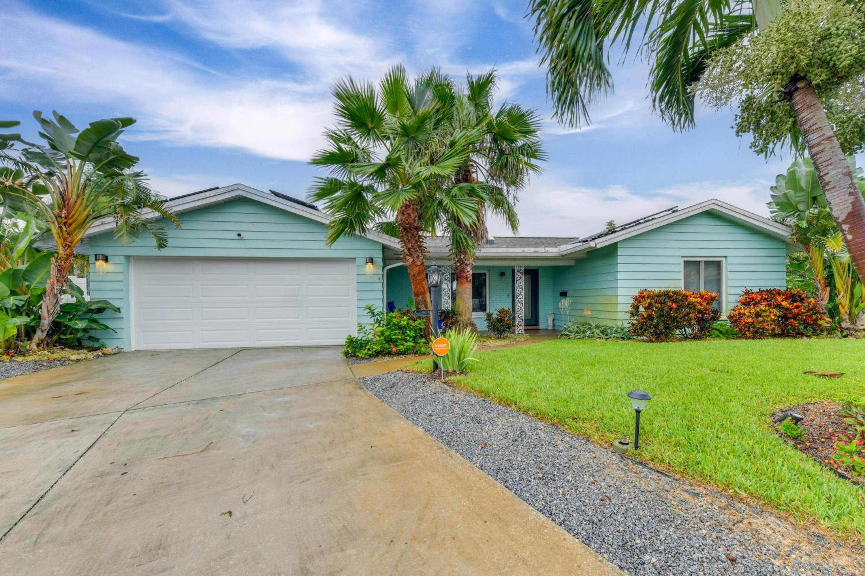 Private Hot Tub, Pool and Yard Modern Bradenton Gem