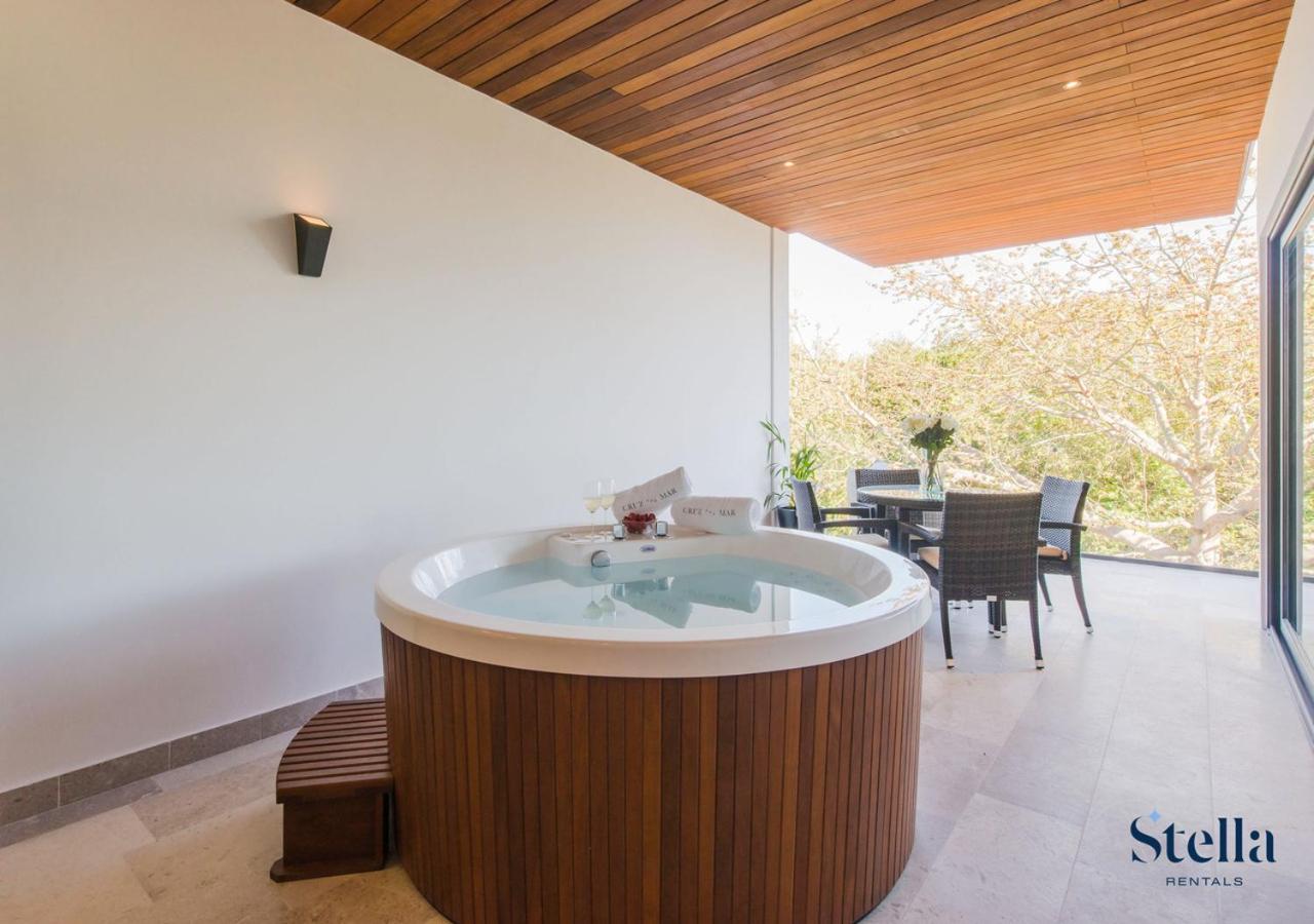 Condos with Private Jacuzzi and shared Ocean View Roof pool