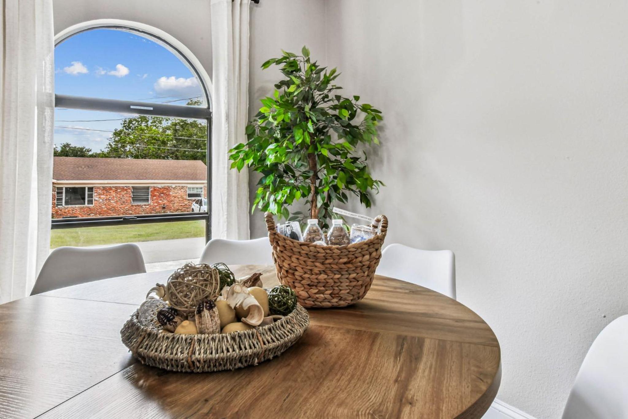 Heart of S Tampa- Hot Tub, Private Backyard, Fire Pit, Grill, 5 min to Beach