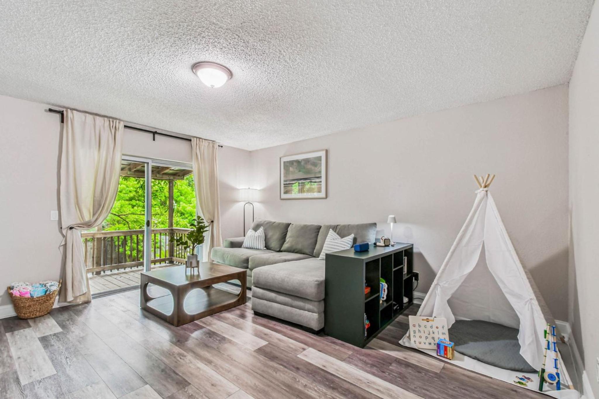 Heart of S Tampa- Hot Tub, Private Backyard, Fire Pit, Grill, 5 min to Beach