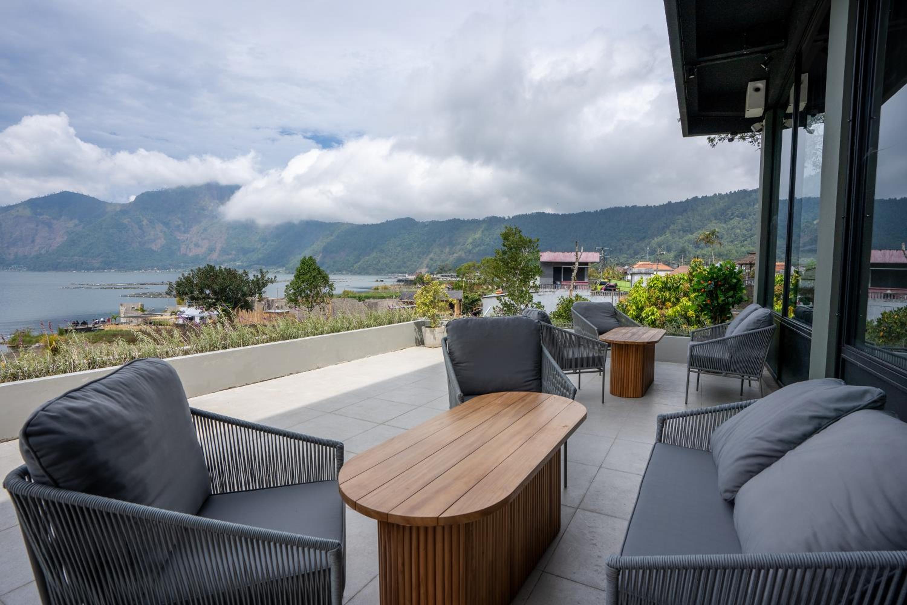 Tribhuwana Padma Lake Resort