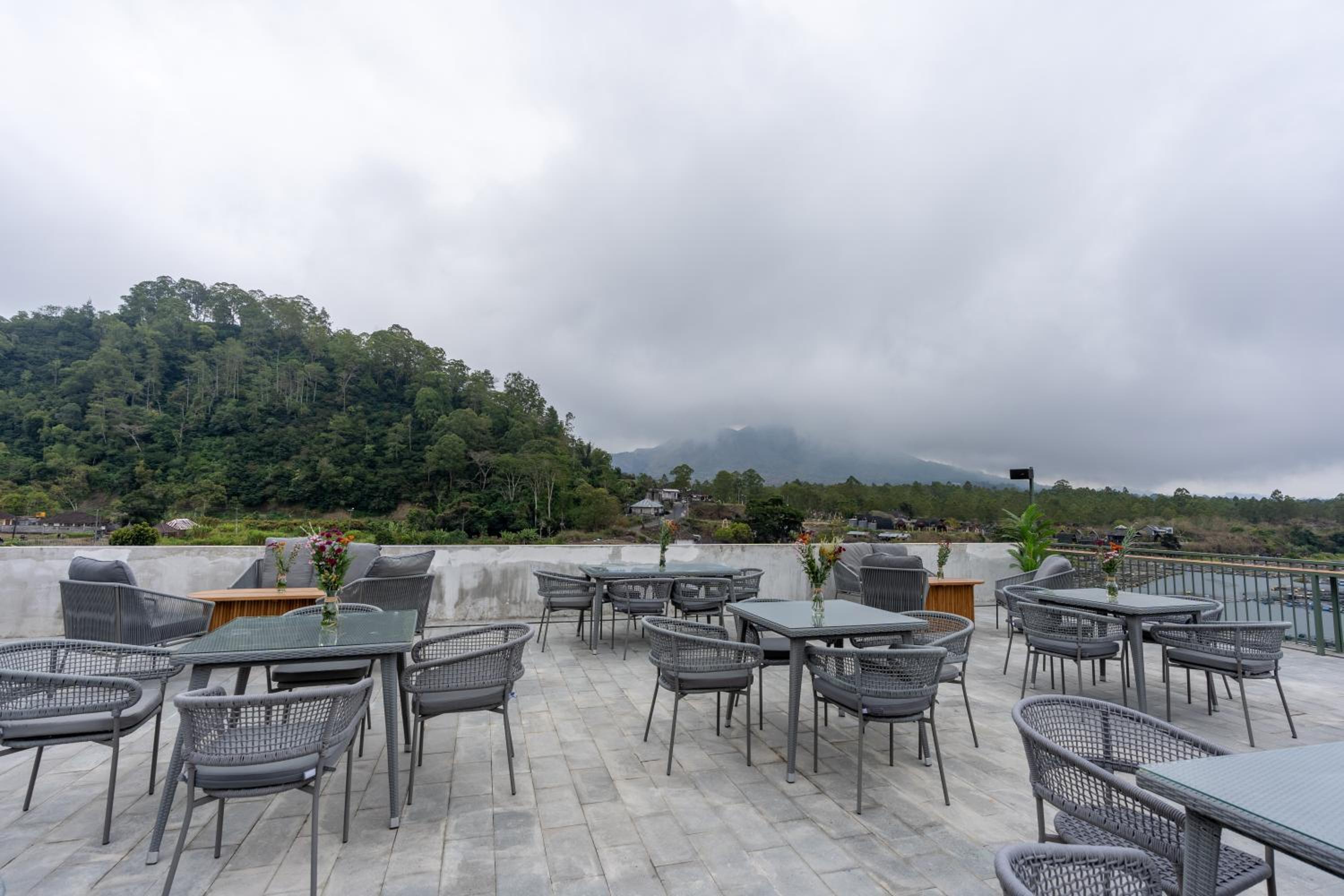 Tribhuwana Padma Lake Resort