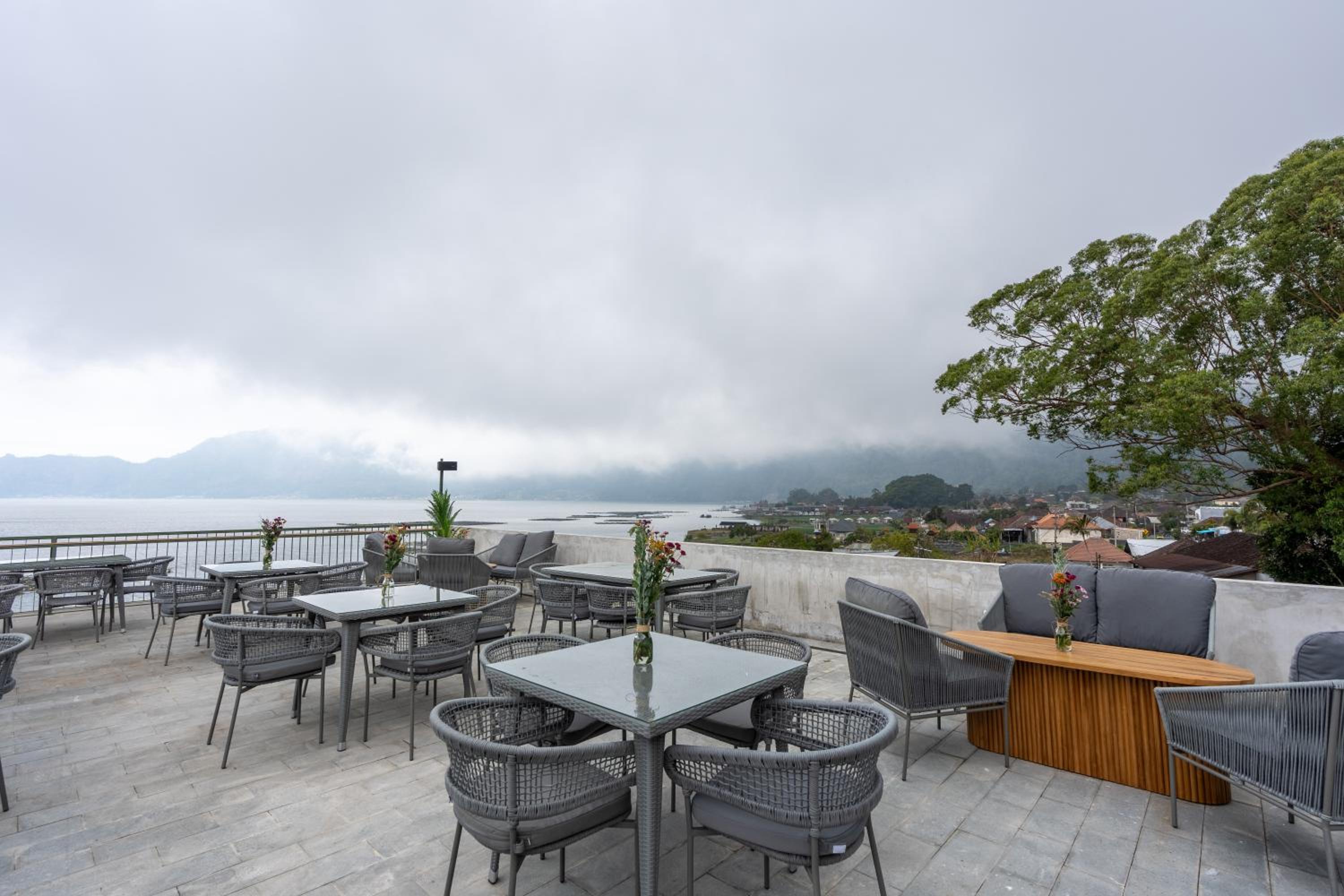 Tribhuwana Padma Lake Resort