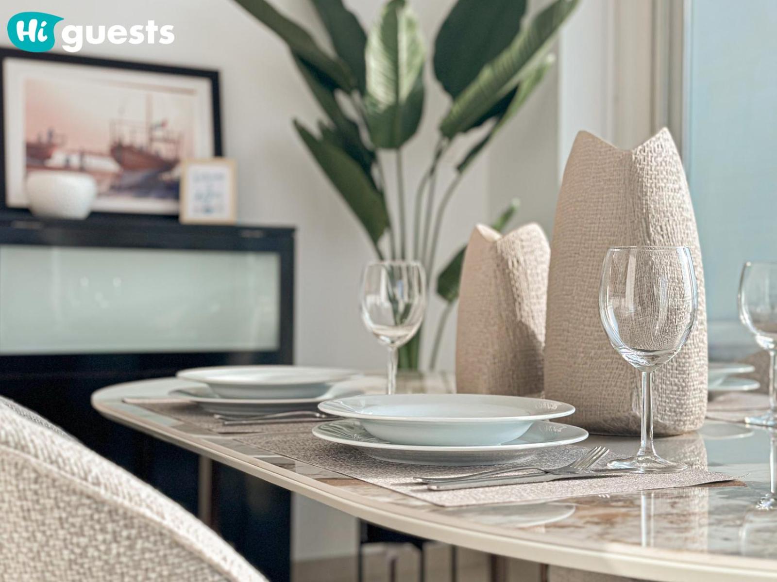 HiGuests - Exceptional Apt with Furnished Terrace By the Sea — Dubai photo 2