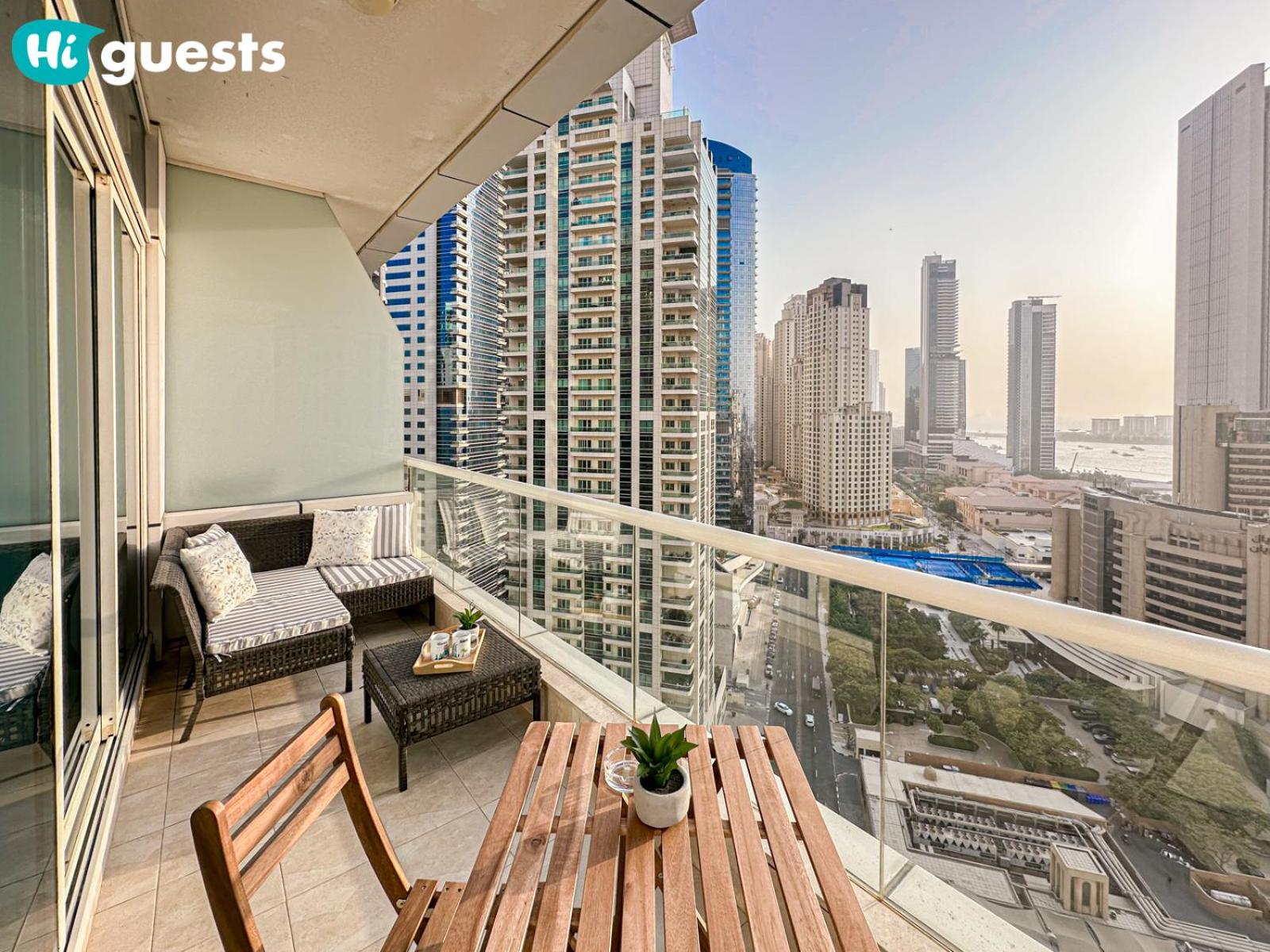 HiGuests - Exceptional Apt with Furnished Terrace By the Sea — Dubai photo 3