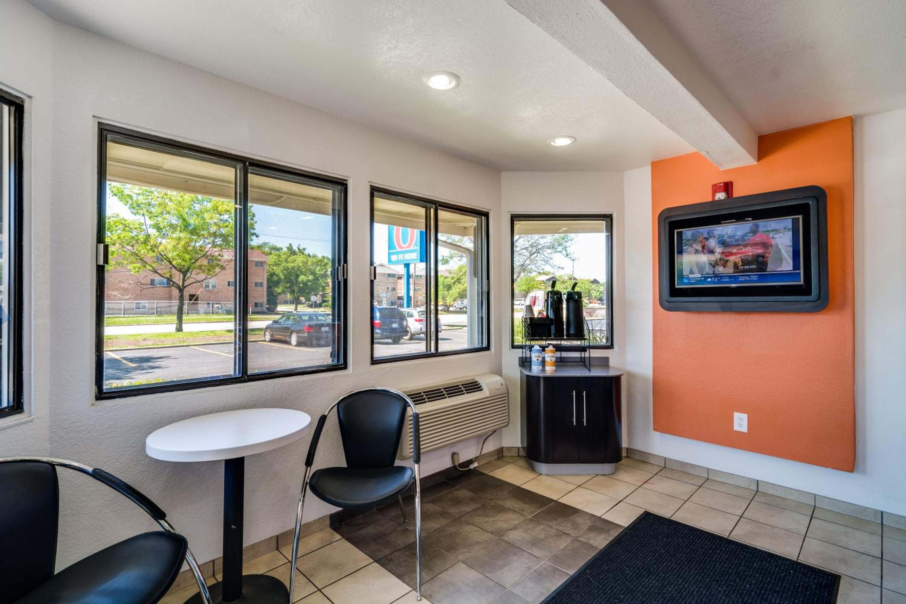 Schiller Park Vacations - Motel 6-Schiller Park, IL - Chicago O'Hare - Property Image 13