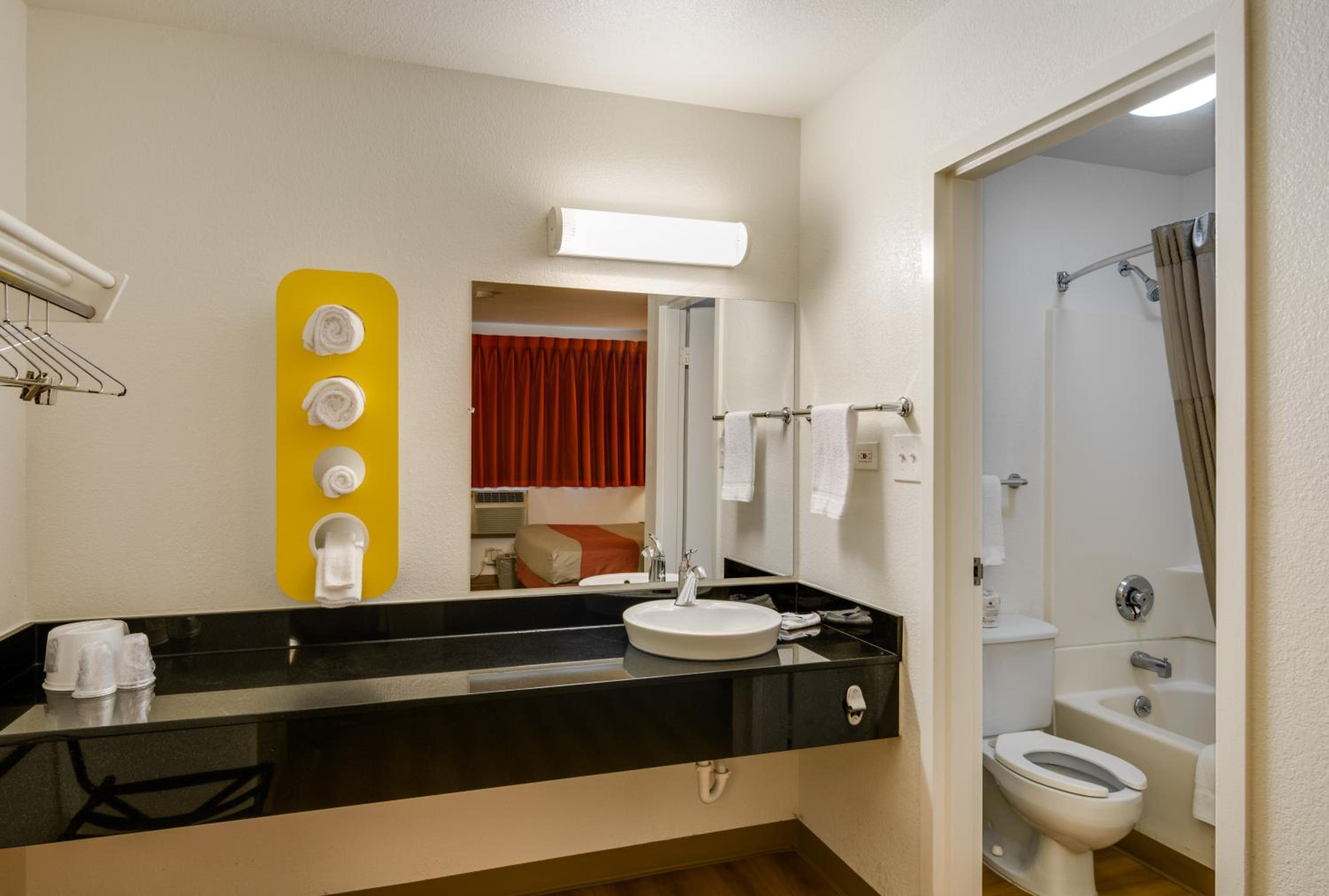 Schiller Park Vacations - Motel 6-Schiller Park, IL - Chicago O'Hare - Property Image 24