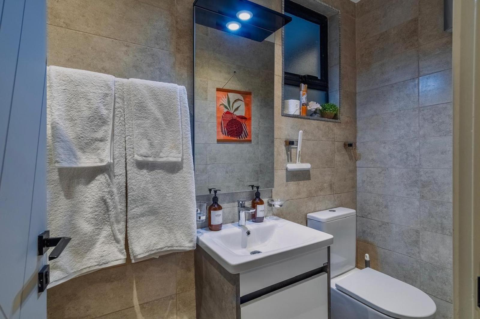 Elegant Wilma Towers Stay - Golden Sunsets & Ngong Hills views