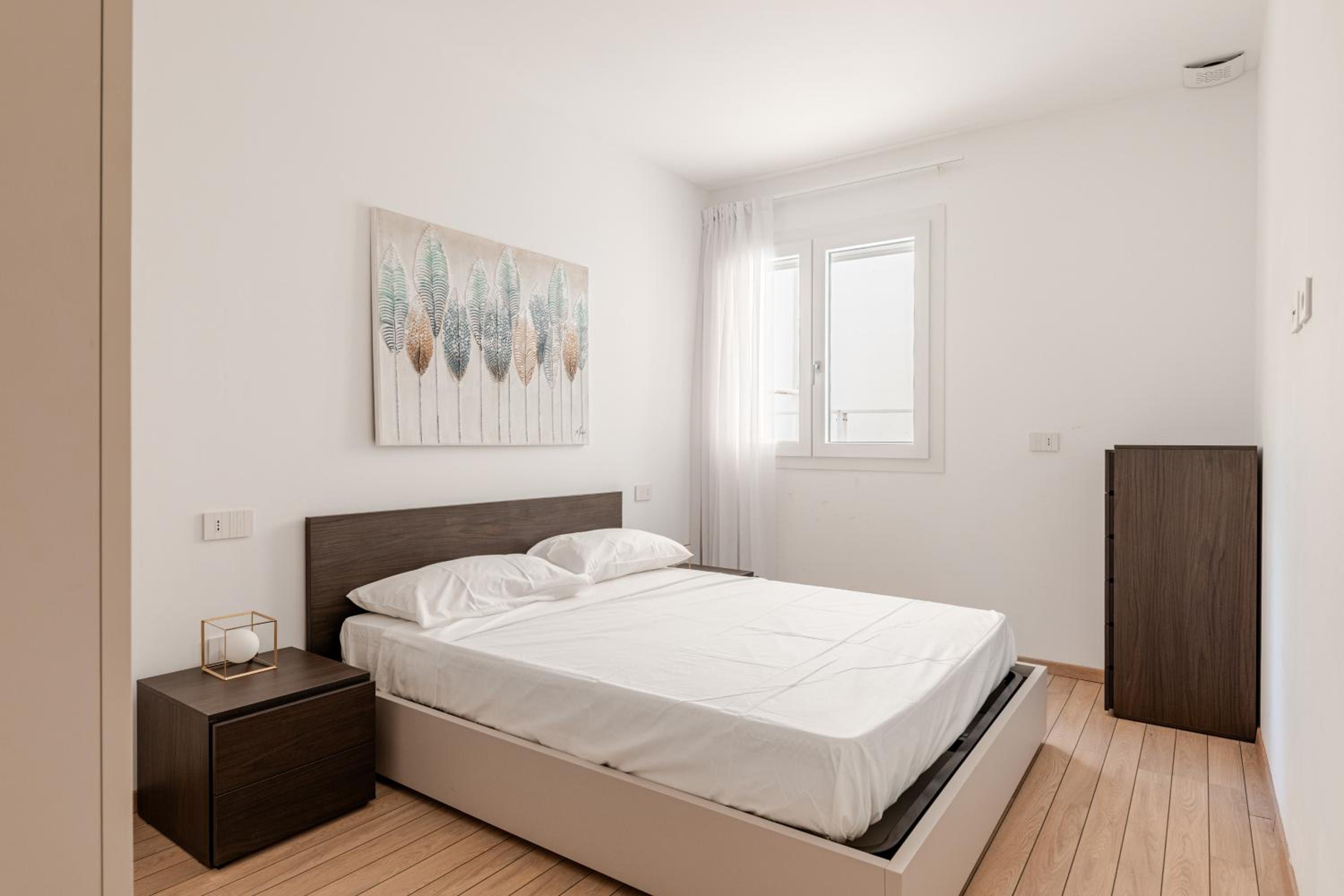 NEW Prestige Collection-2 Rooms-2 Bathrooms-Parking-VleDante