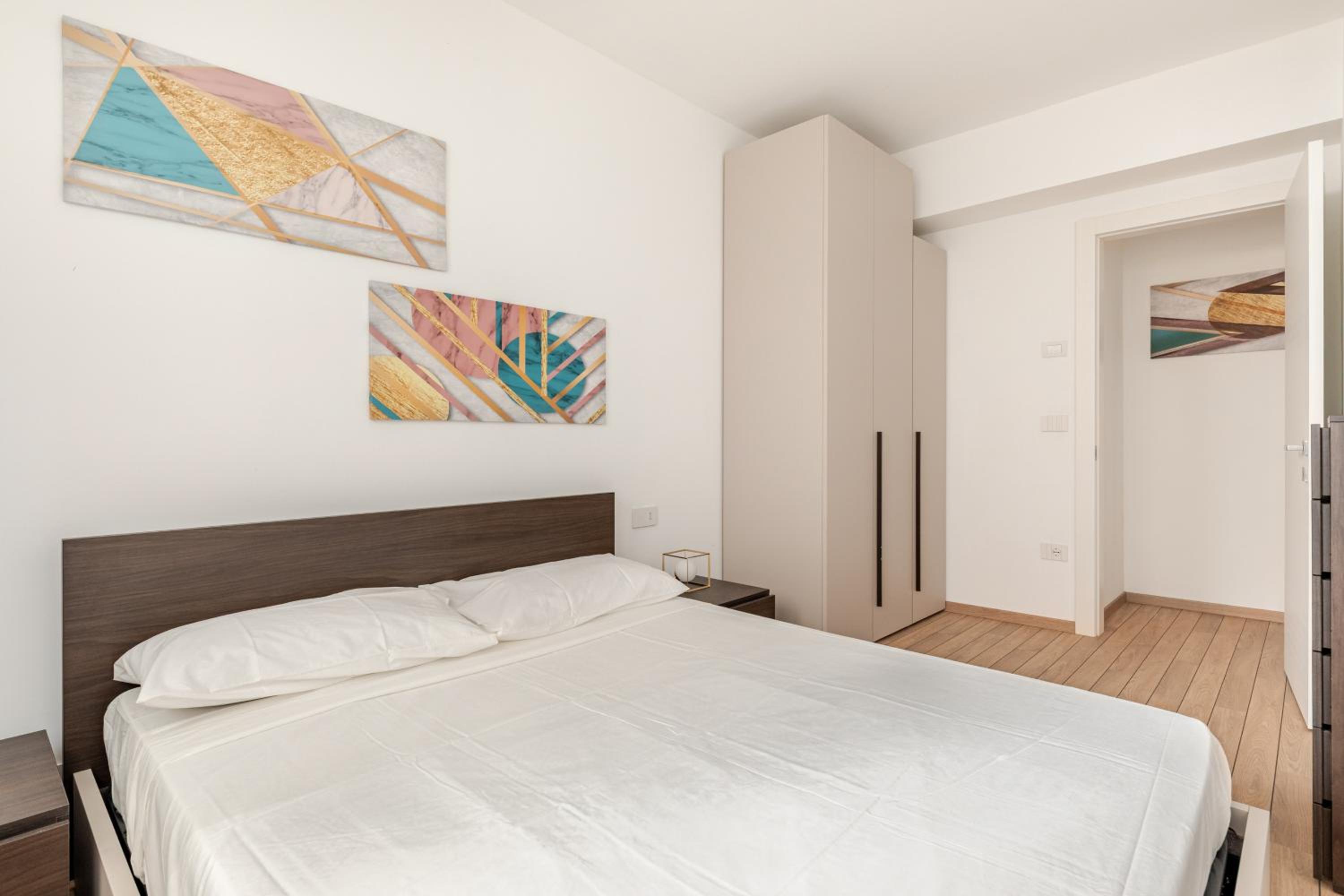 NEW Prestige Collection-2 Rooms-2 Bathrooms-Parking-VleDante