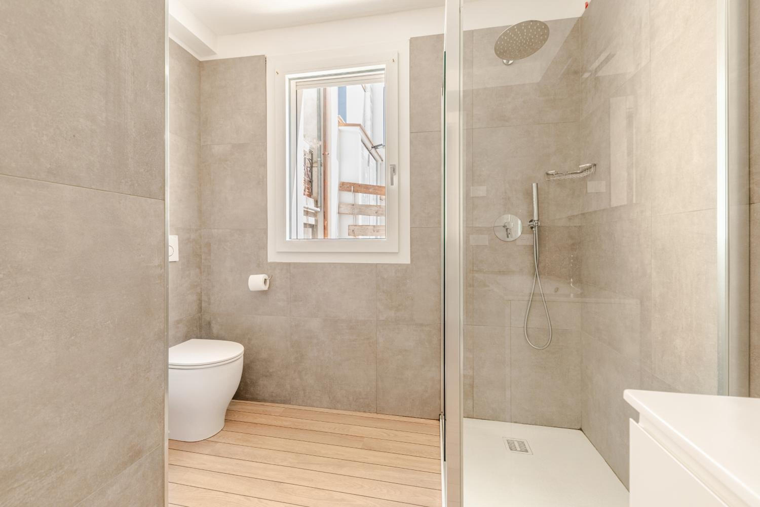 NEW Prestige Collection-2 Rooms-2 Bathrooms-Parking-VleDante