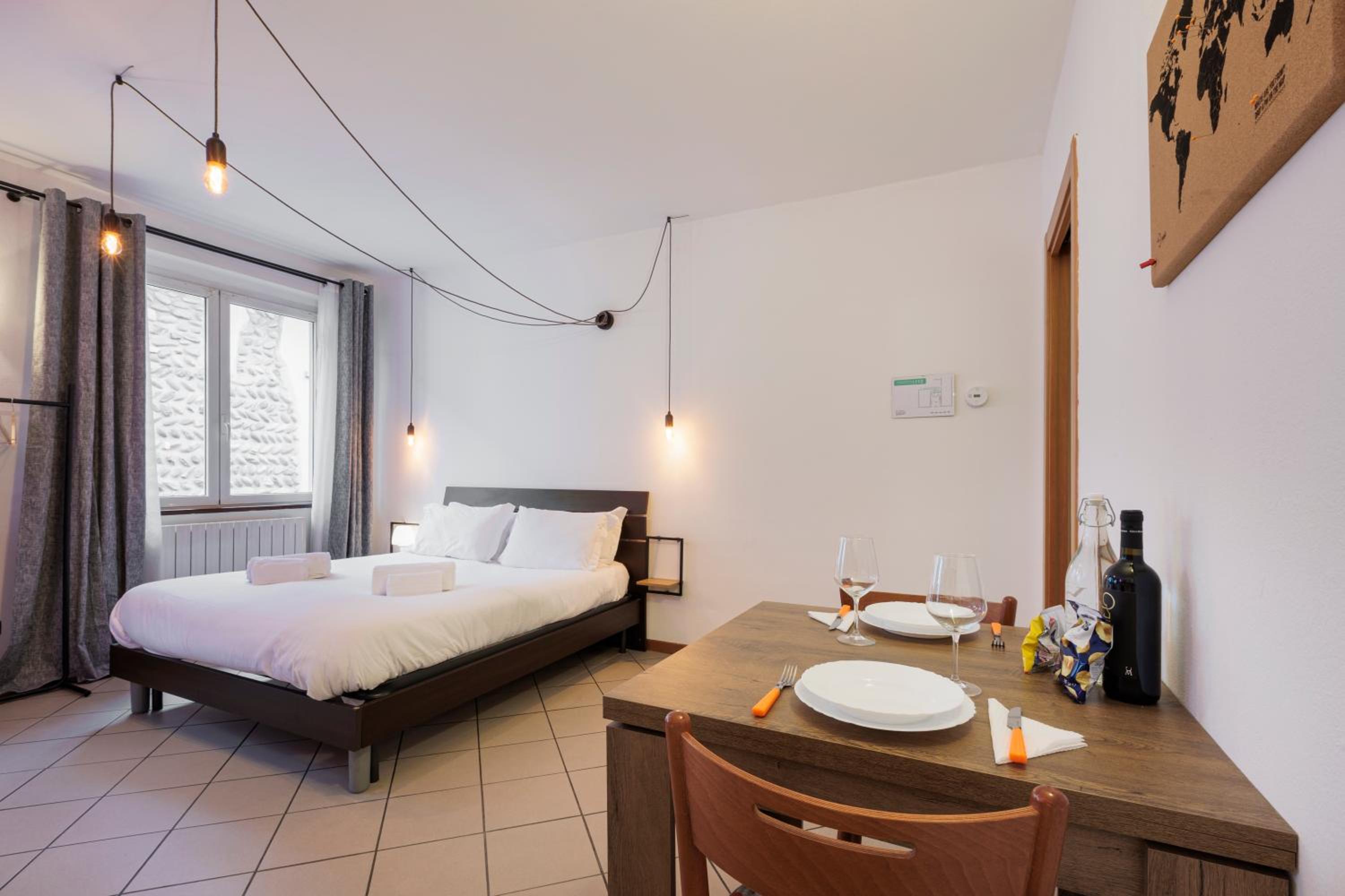 BGY Airport And Bedroom