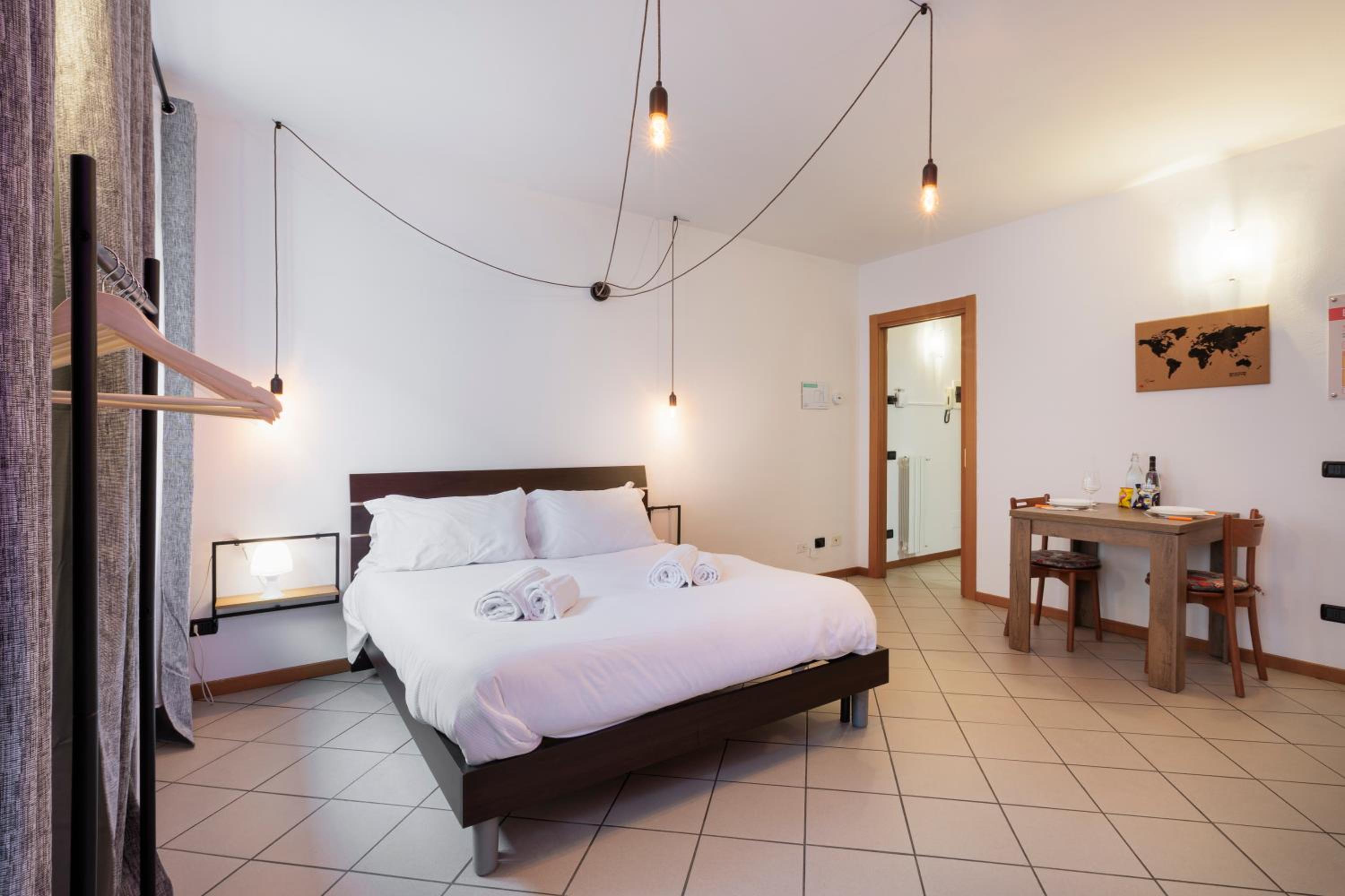 BGY Airport And Bedroom