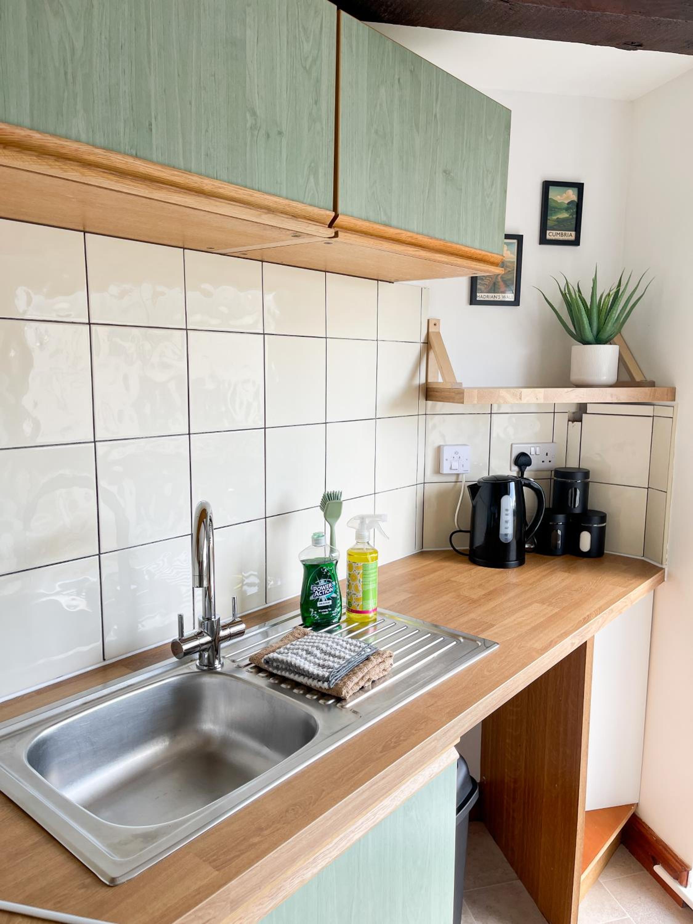 Borders Retreat, Cosy 1 Bed Flat - 3miles from M6 Jct45 - near A75, Gretna & Carlisle