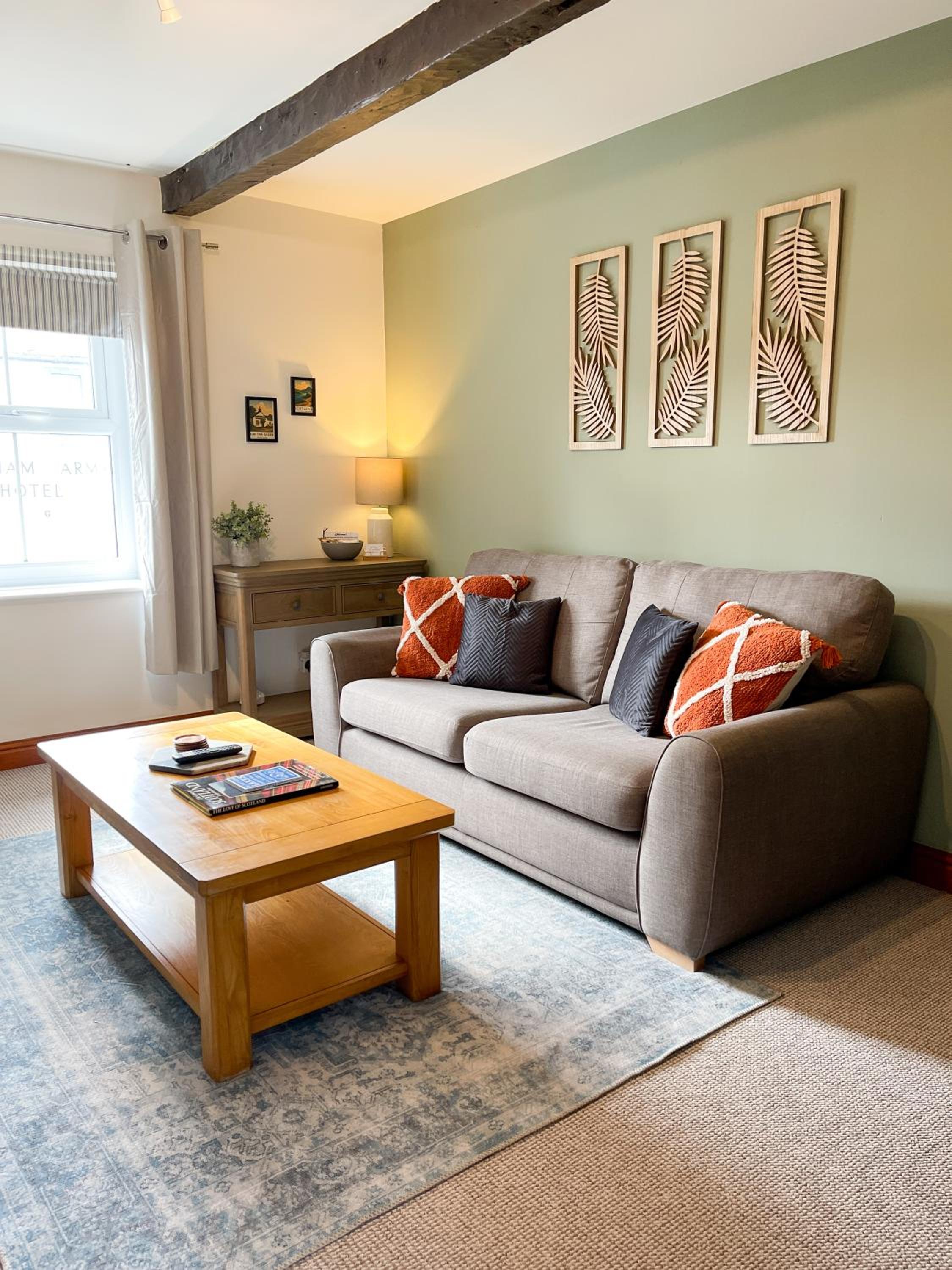 Borders Retreat, Cosy 1 Bed Flat - 3miles from M6 Jct45 - near A75, Gretna & Carlisle