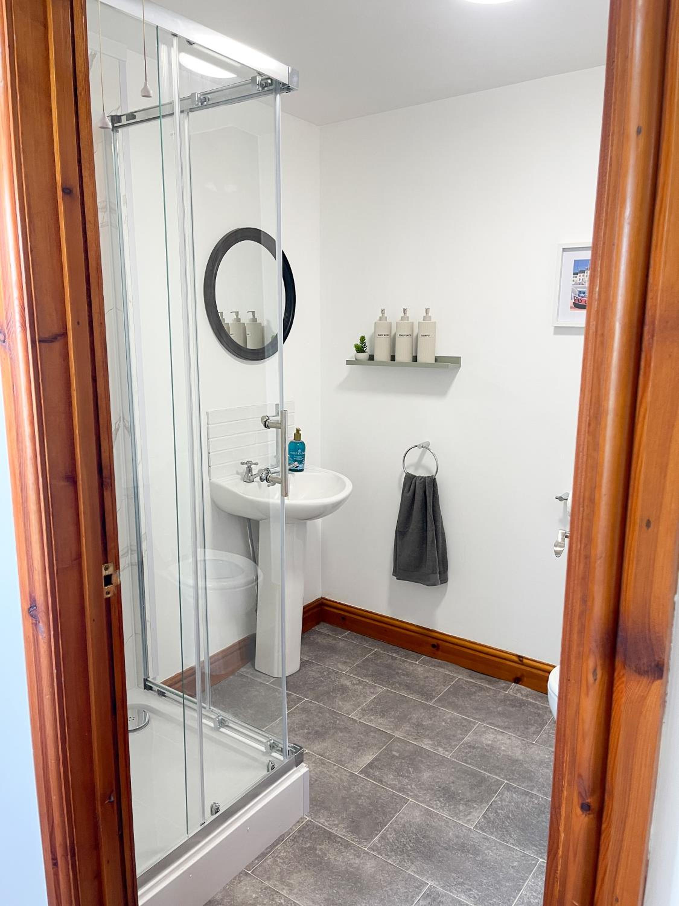Borders Retreat, Cosy 1 Bed Flat - 3miles from M6 Jct45 - near A75, Gretna & Carlisle