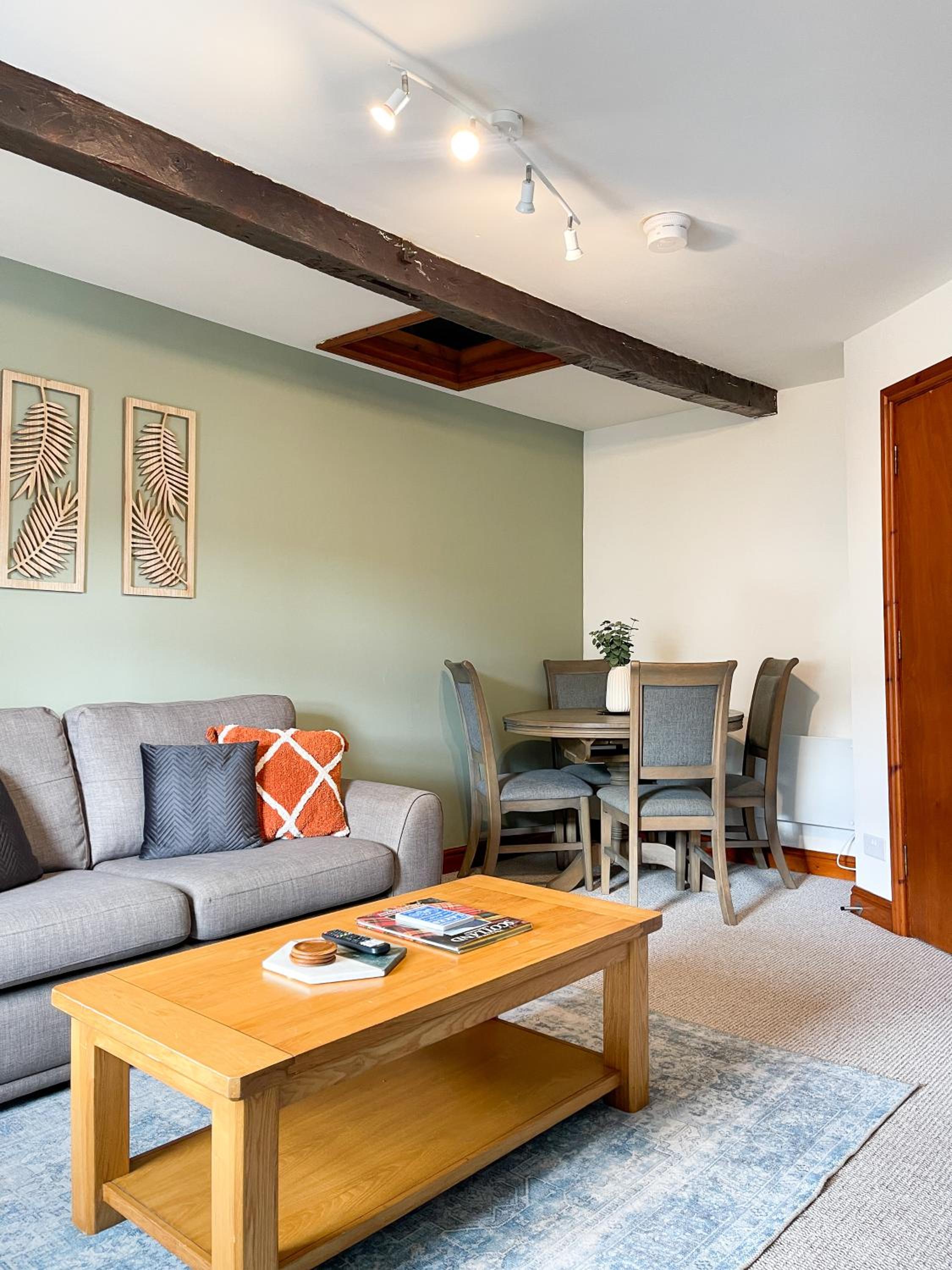 Borders Retreat, Cosy 1 Bed Flat - 3miles from M6 Jct45 - near A75, Gretna & Carlisle