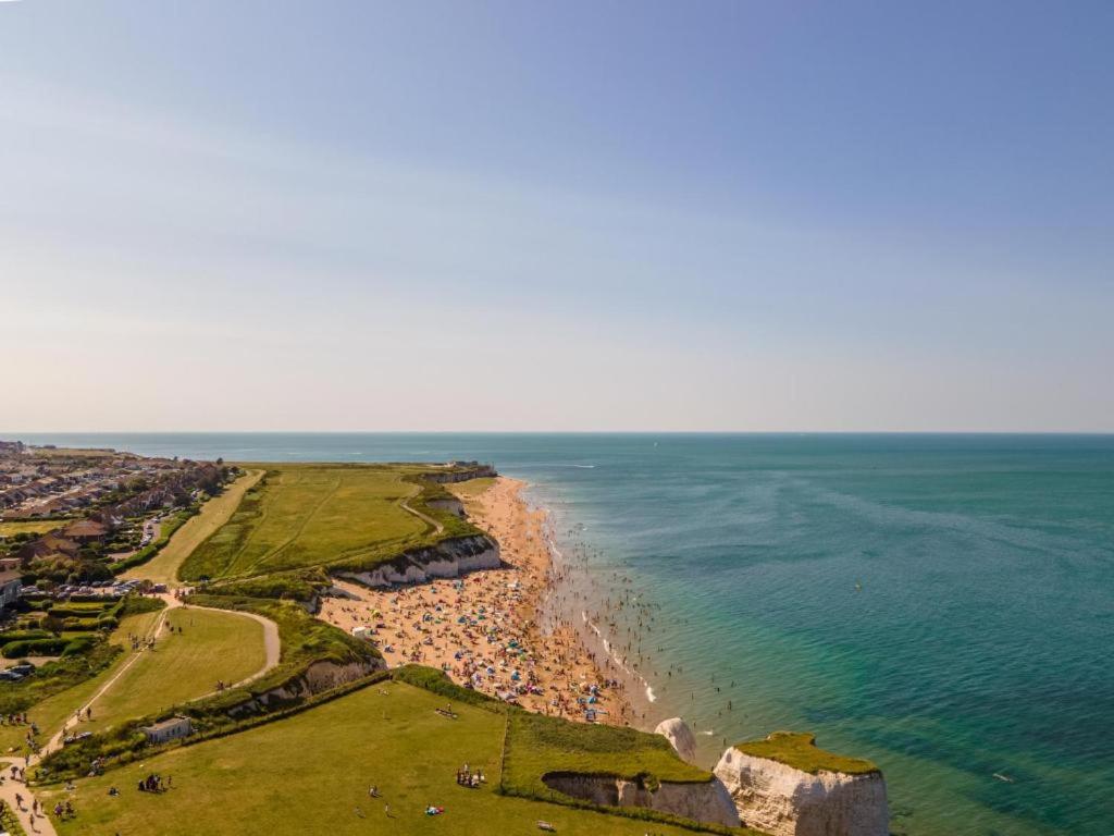 Margate Apartment by The Sea 5 minutes to beach and dreamland