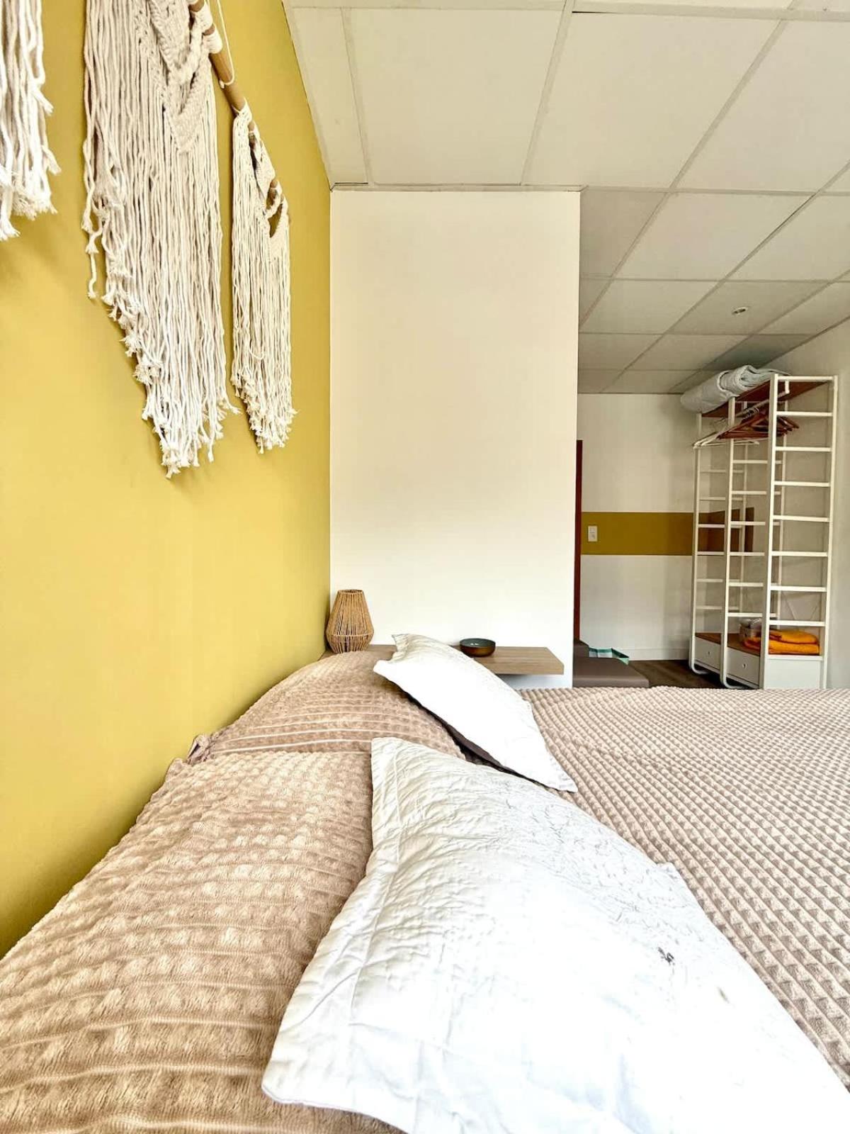 Spacious duplex in the center of Bastogne Onikos rooms