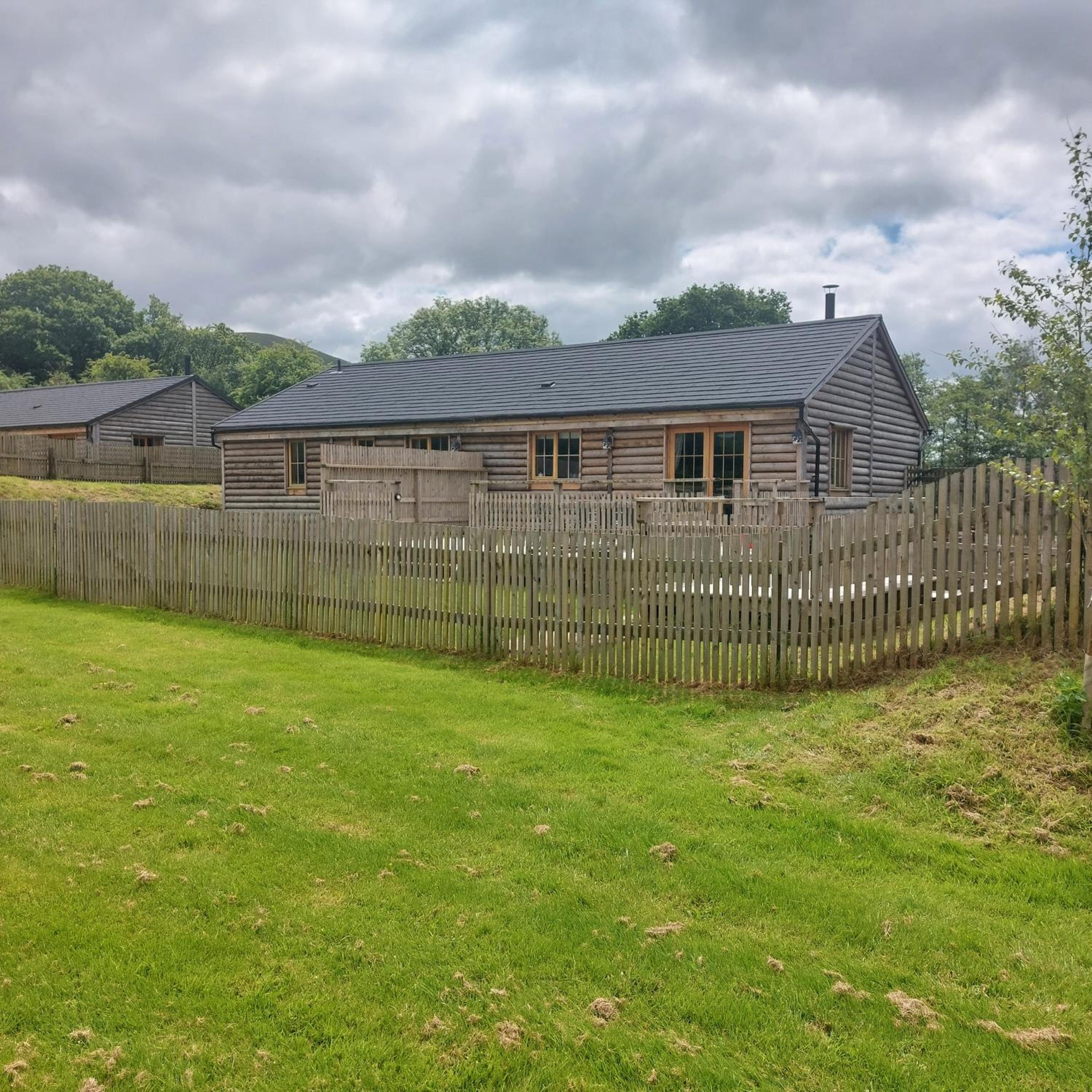Alpaca cabin-mountain view-hot tub-rural retreat