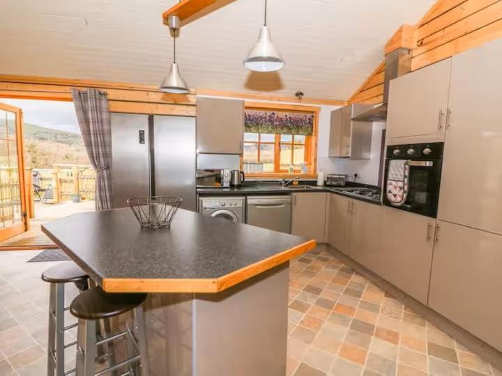 Alpaca cabin-mountain view-hot tub-rural retreat