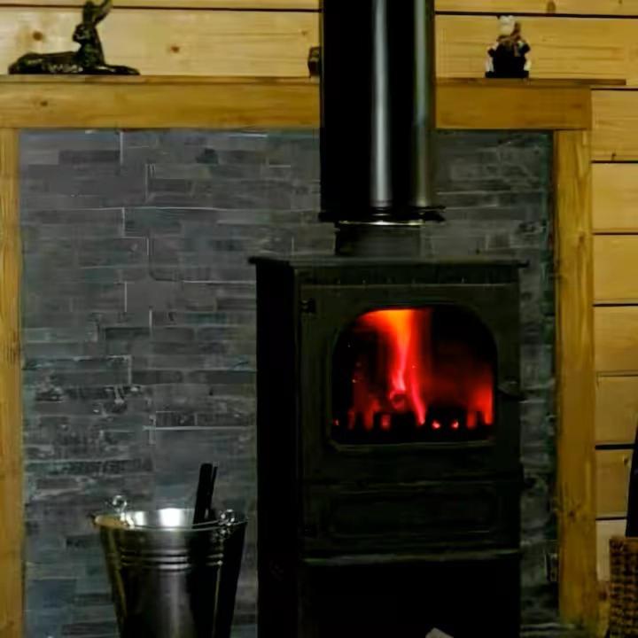 Alpaca cabin-mountain view-hot tub-rural retreat