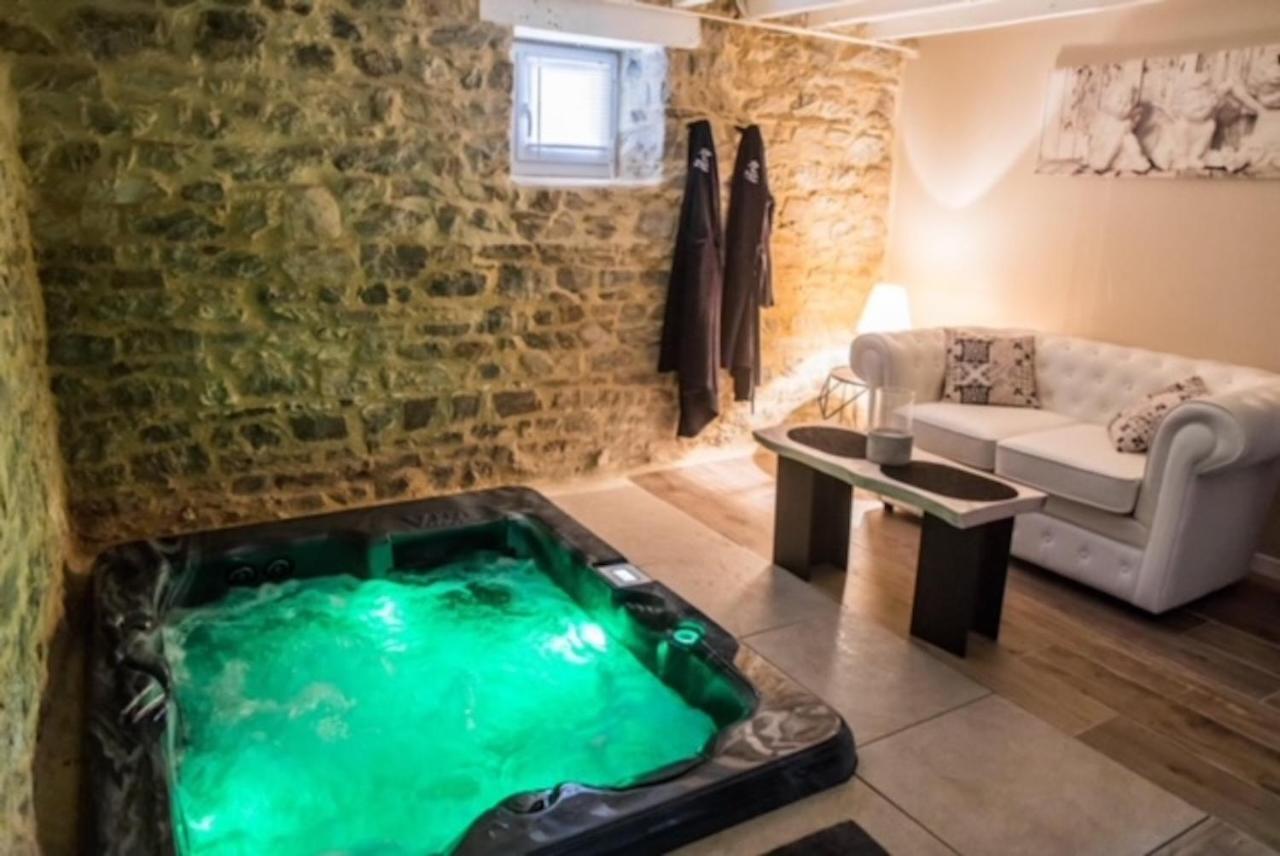 Au domaine des anges, 3 gîtes luxueux avec Jacuzzi privatif, sauna, mini-piscine, piscine extérieure chauffée en saison, photo 26