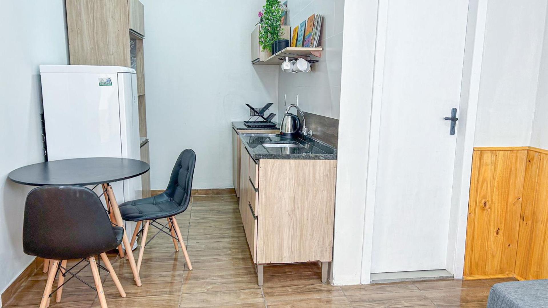 Casa térrea geminada aconchegante AV3402