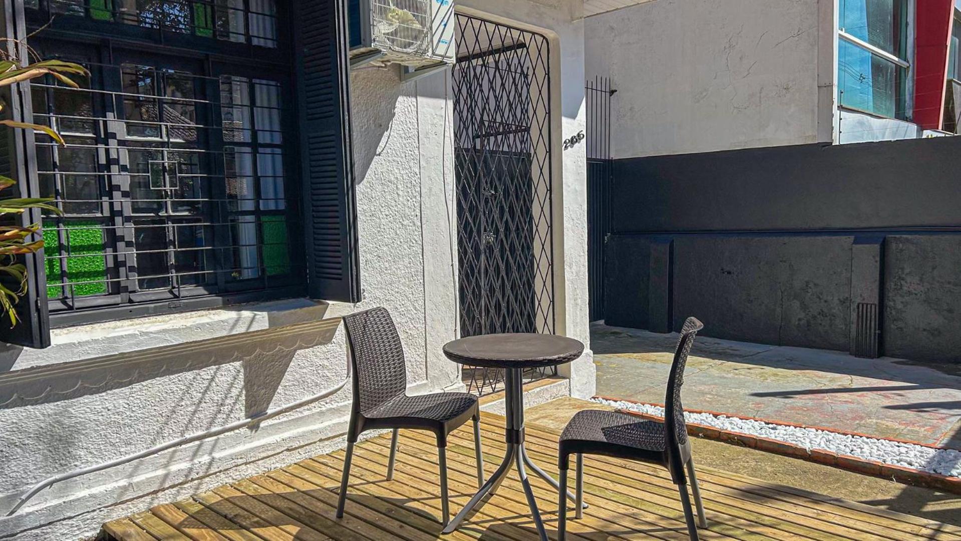 Casa térrea geminada aconchegante AV3402