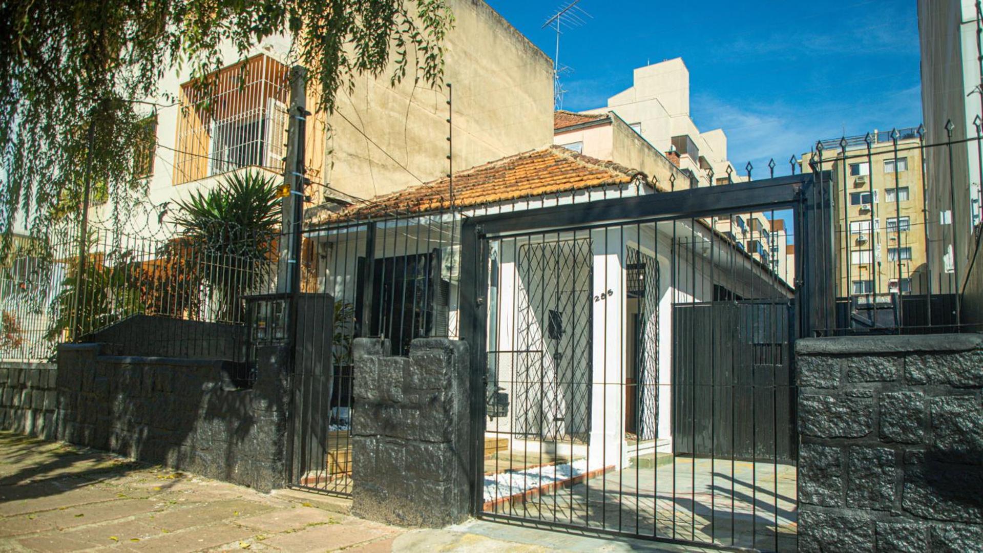 Casa térrea geminada aconchegante AV3402
