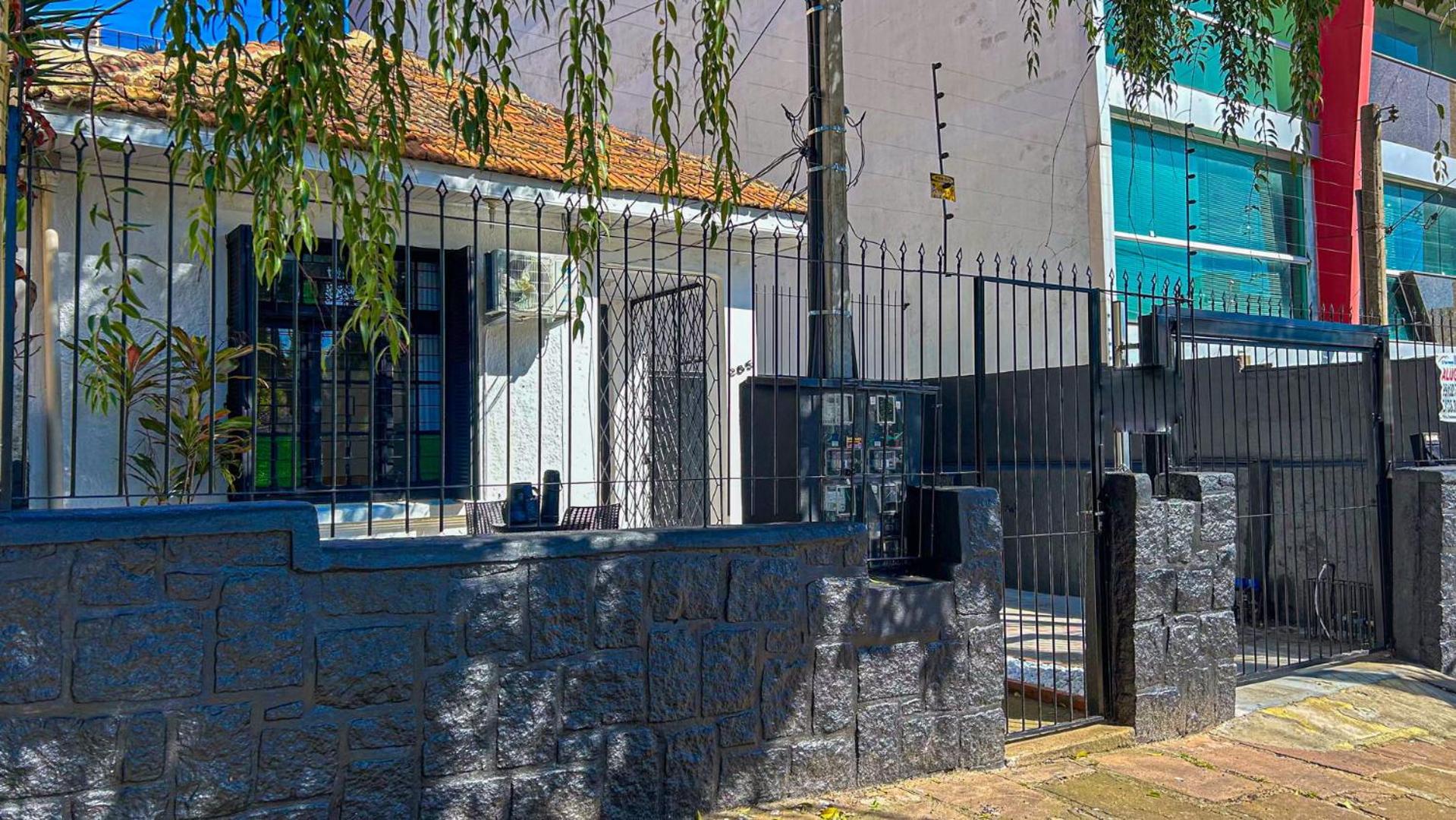 Casa térrea geminada aconchegante AV3402