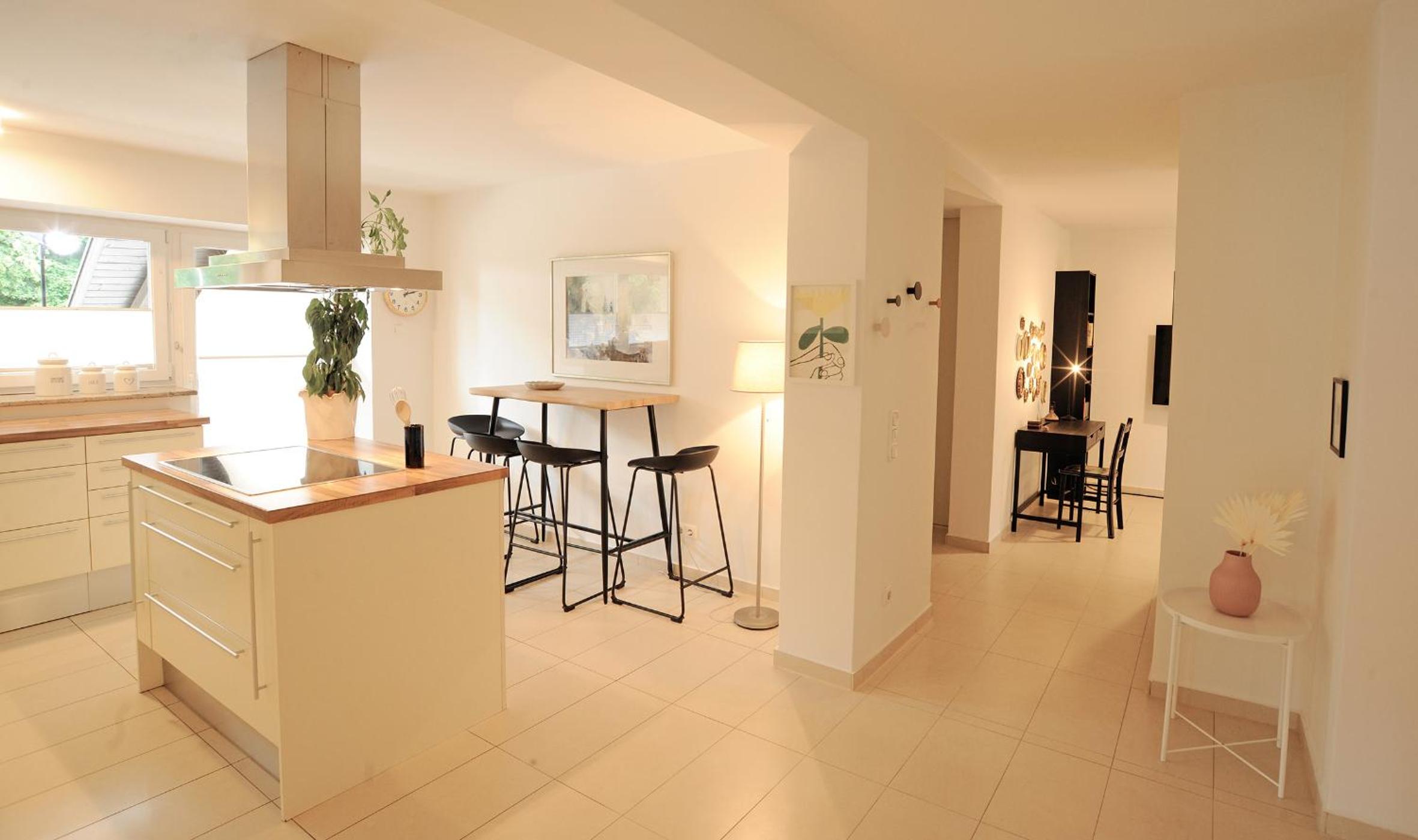 160qm Wohnung mit Balkon nahe Salzburg - Freilassing 2 Schlafzimmer, 2 Bäder