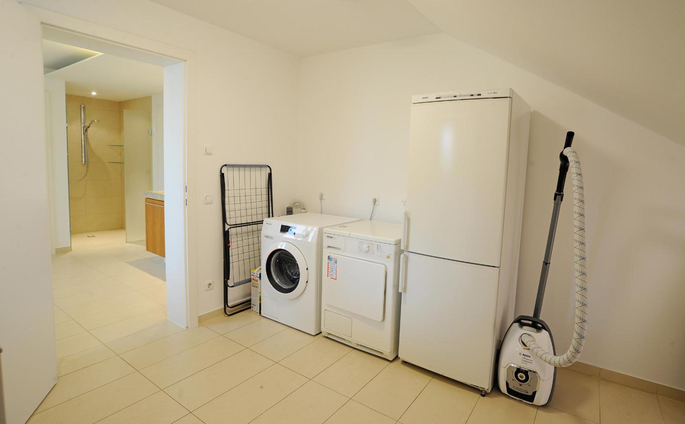 160qm Wohnung mit Balkon nahe Salzburg - Freilassing 2 Schlafzimmer, 2 Bäder